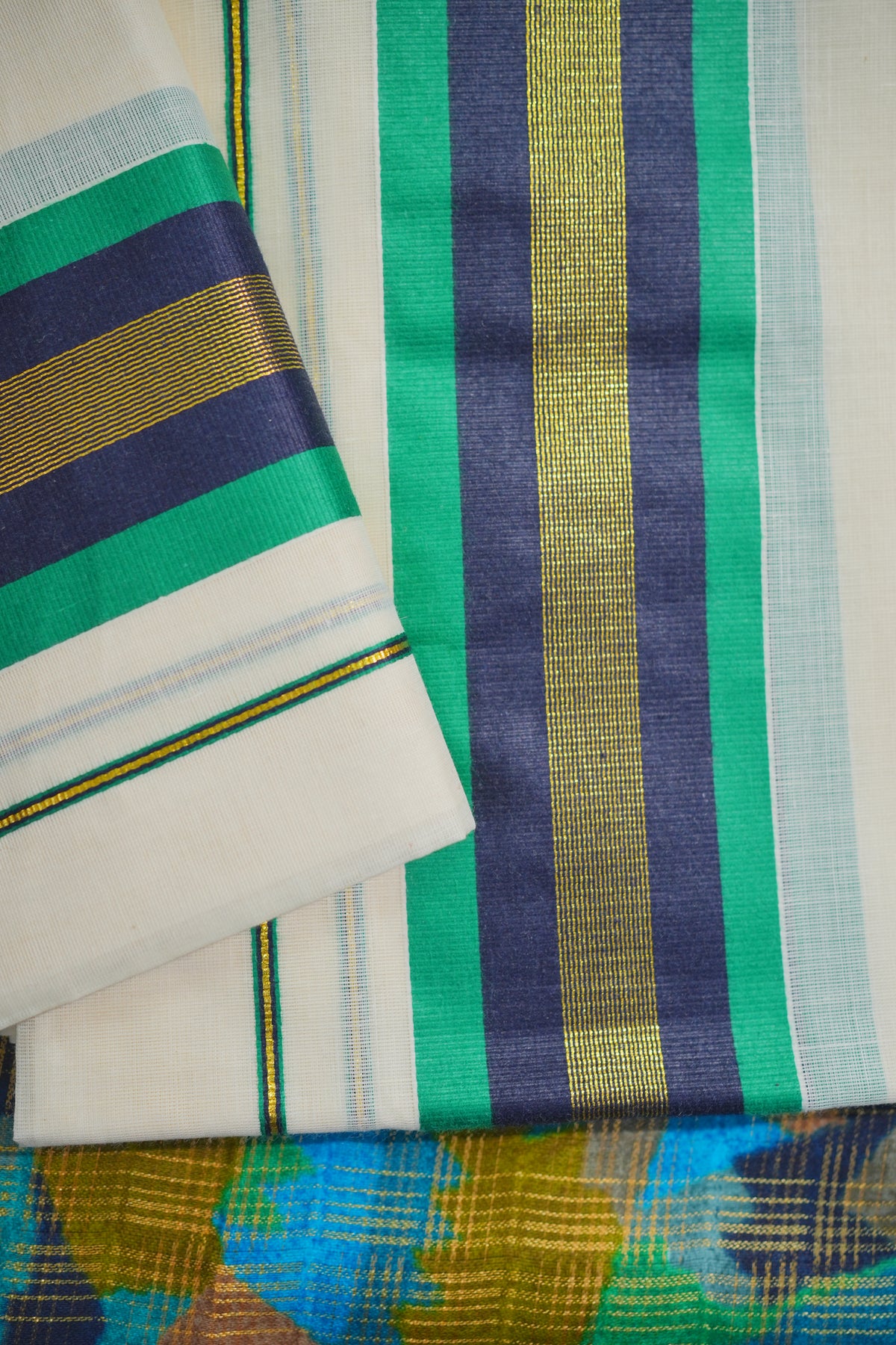 Hiranmayi Settumundu with Green & Light Golden Border and Matching Blouse Material