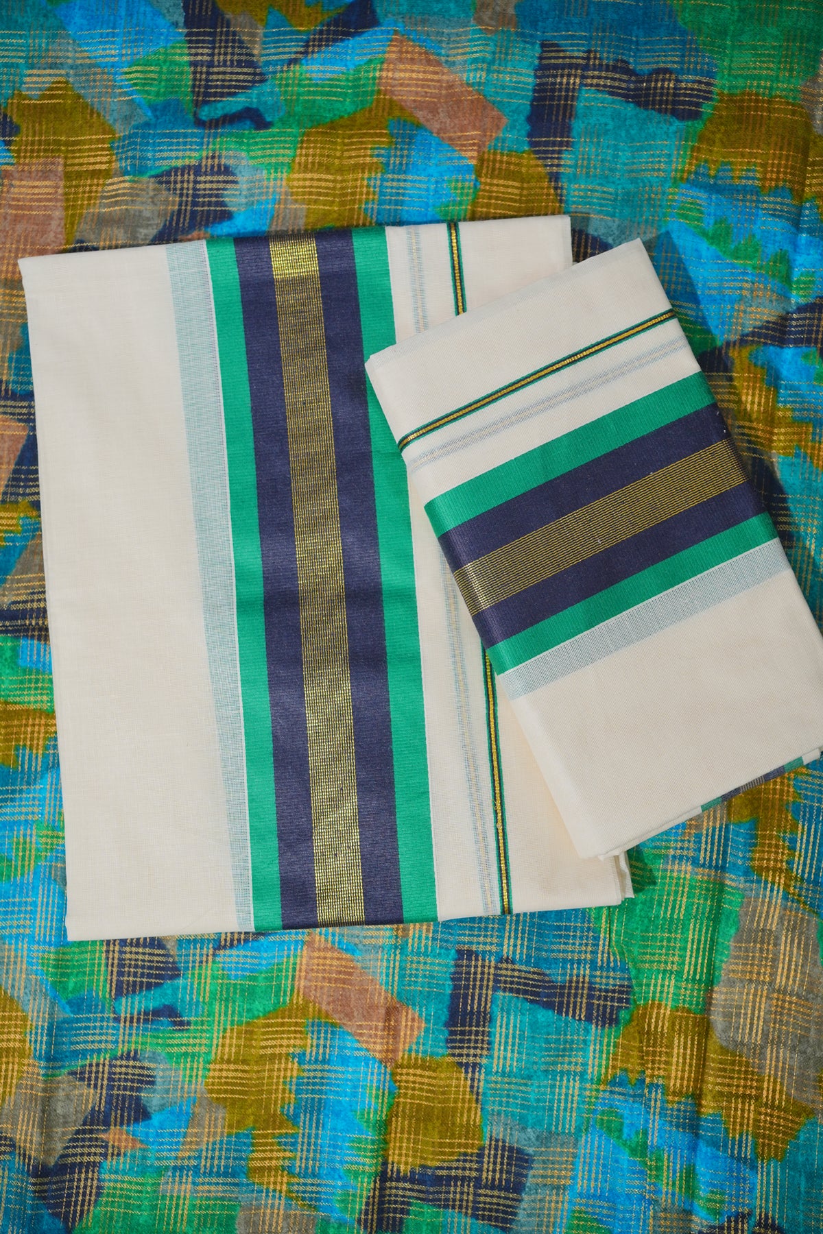 Hiranmayi Settumundu with Green & Light Golden Border and Matching Blouse Material