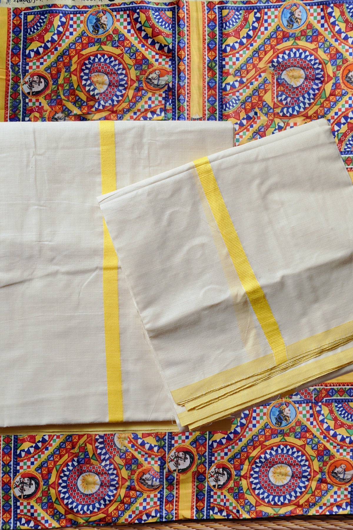 Mithravinda – Yellow Kattikara Settumundu with Printed Blouse Material