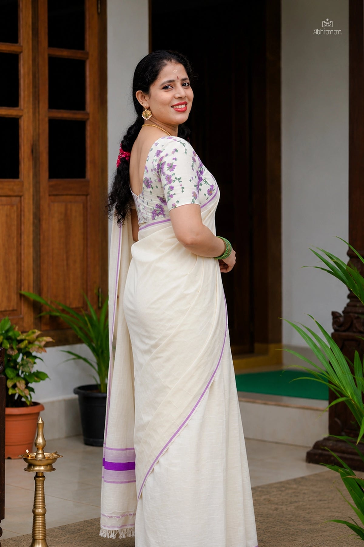 Lavanya - Puliyilakkara Settumund with Printed Blouse Material