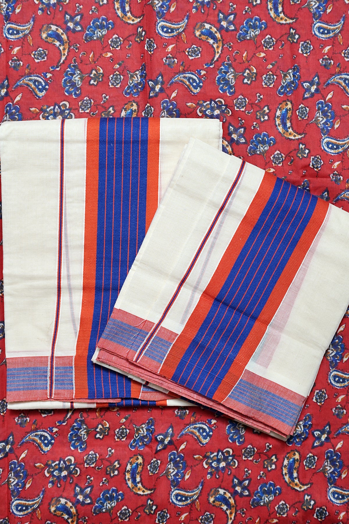 Devi - Red & Blue Kattikkara Settumundu with Printed Blouse Material