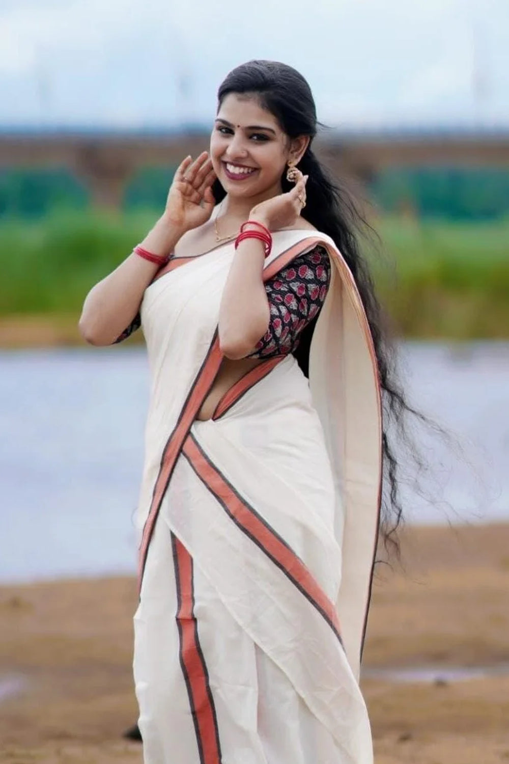 Sandhya - Mulloth Settumund with Matching Blouse Material
