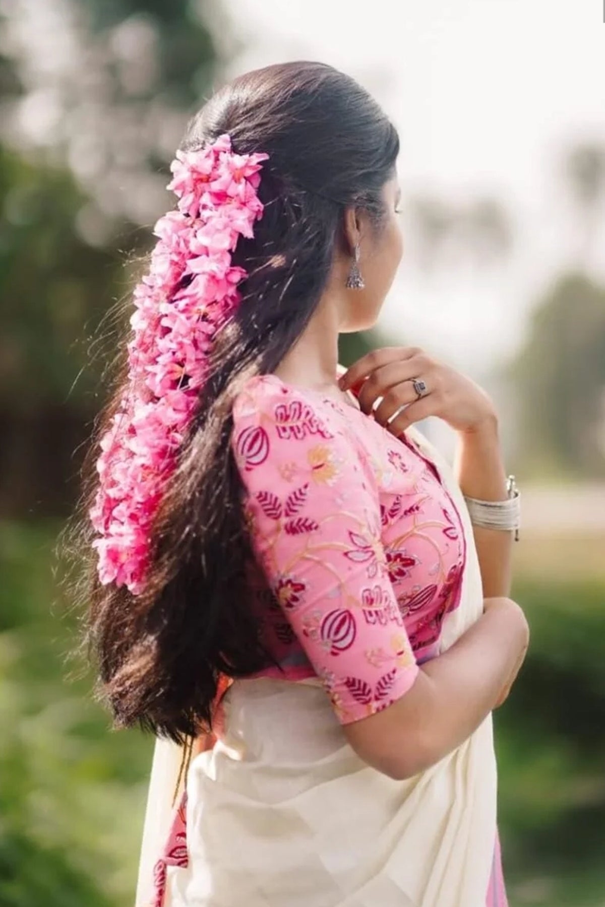 Roopini - Kerala Traditional Mulloth Settumund with Matching Blouse Material