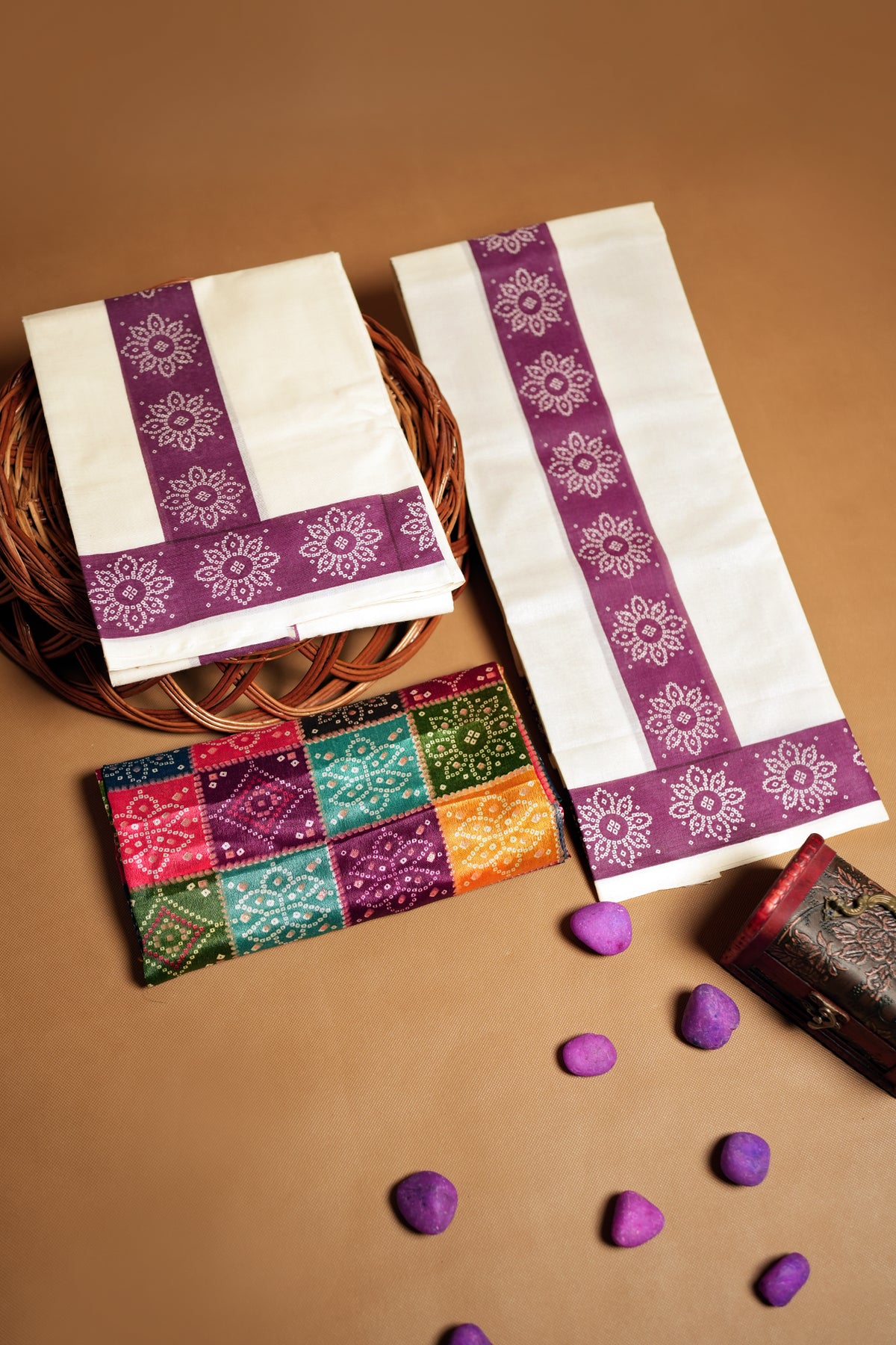 Bhandhini Wine Bhandhani Printed Settumundu with Matching Blouse Material