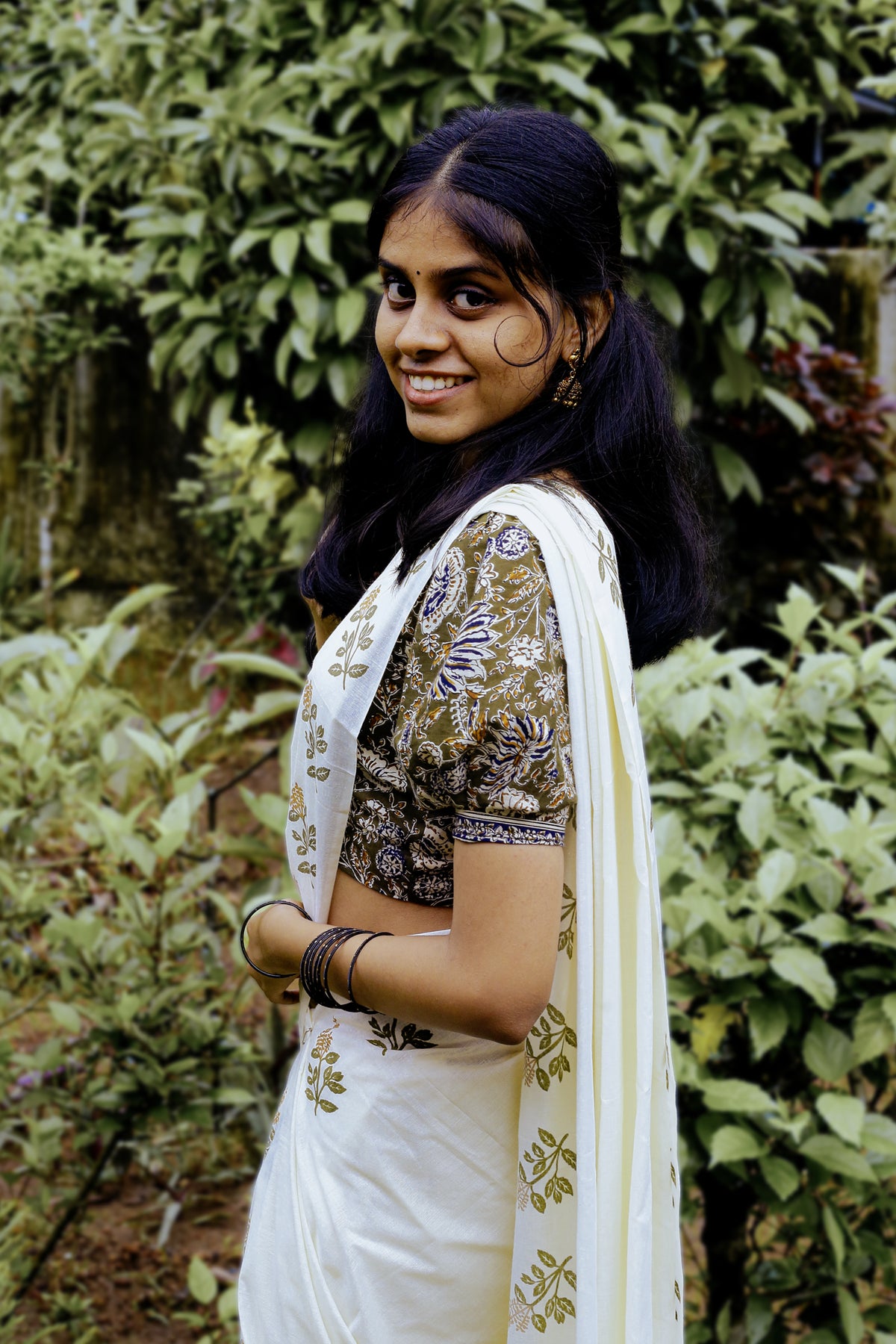 Thulasi Printed Settumund with Matching Blouse Material