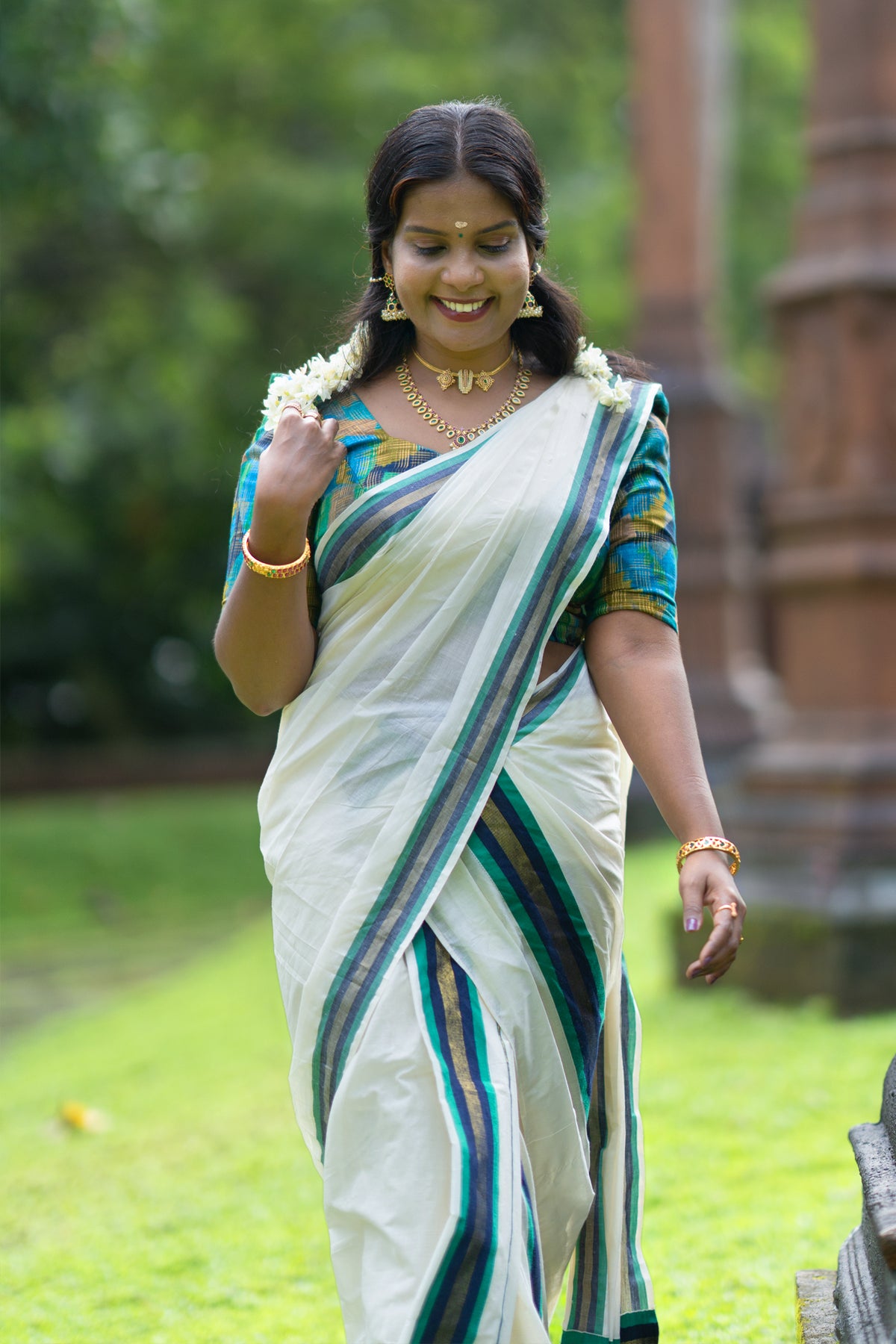 Hiranmayi Settumundu with Green & Light Golden Border and Matching Blouse Material