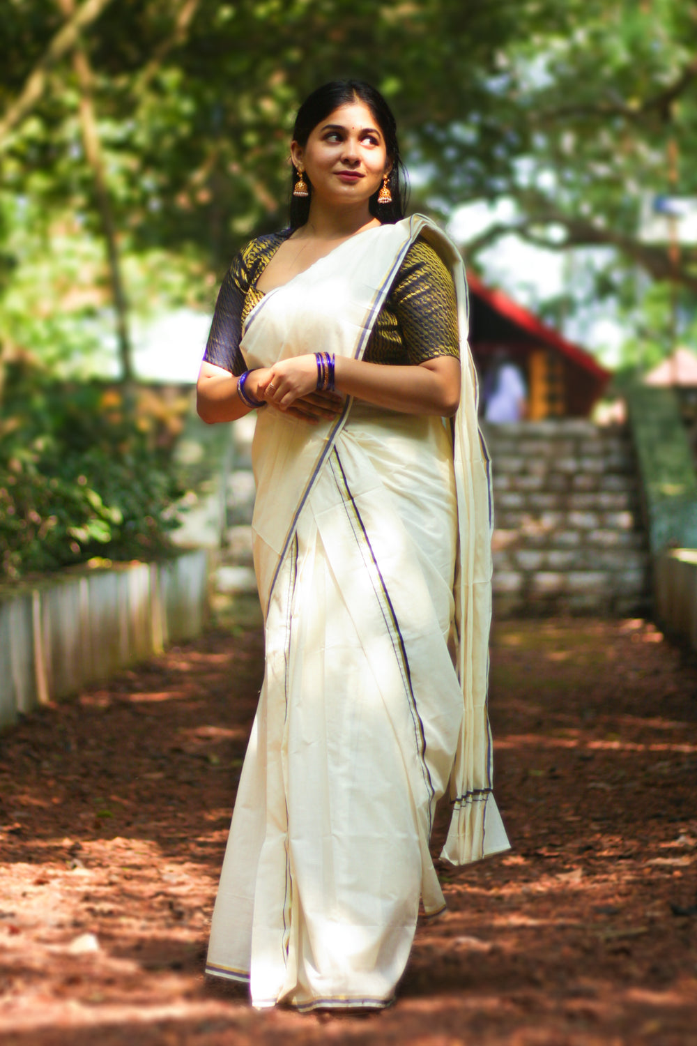 Manjari – Golden and Blue Kasavu Puliyilakkara Settumund with Brocade Blouse Material