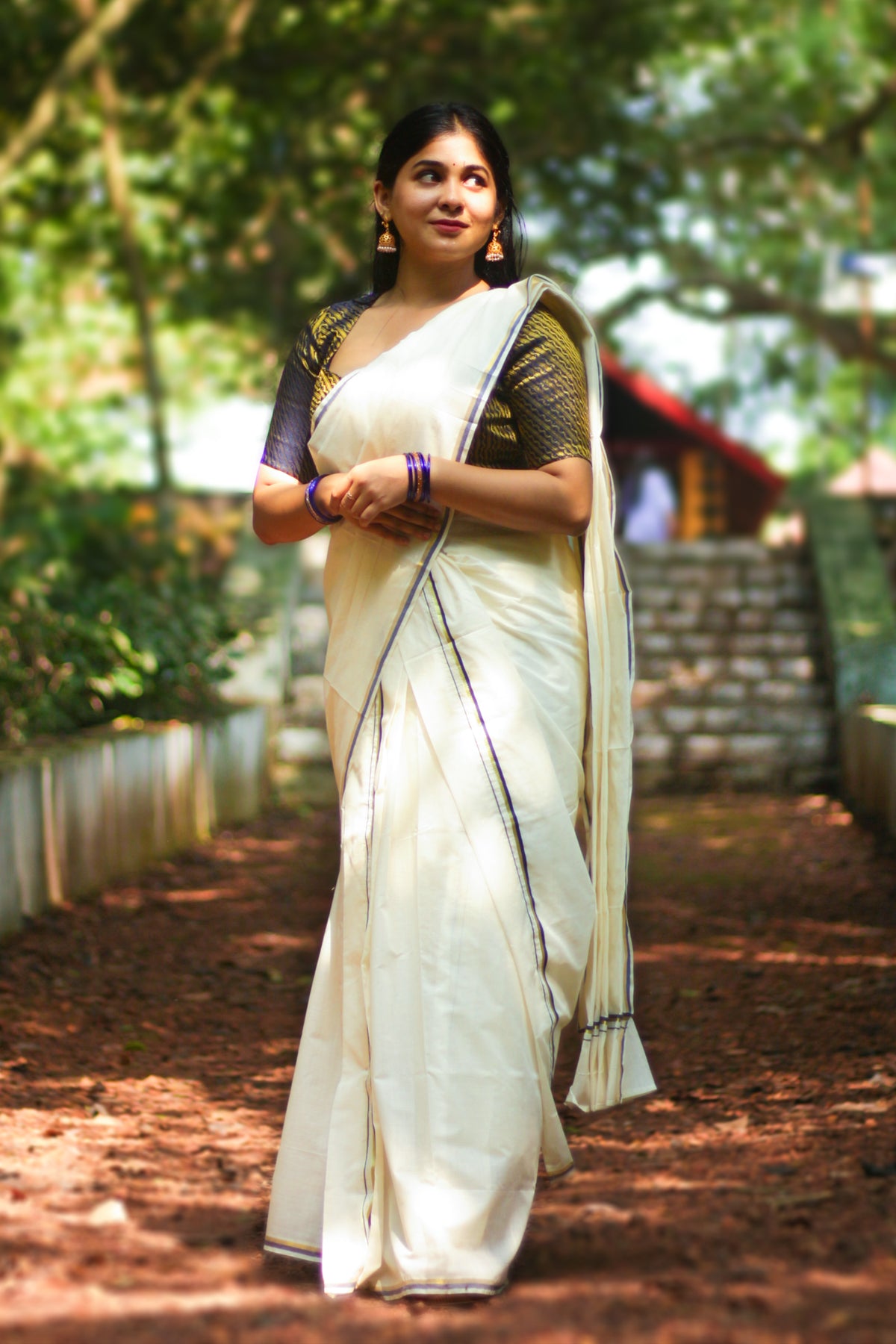 Manjari – Golden and Blue Kasavu Puliyilakkara Settumund with Brocade Blouse Material