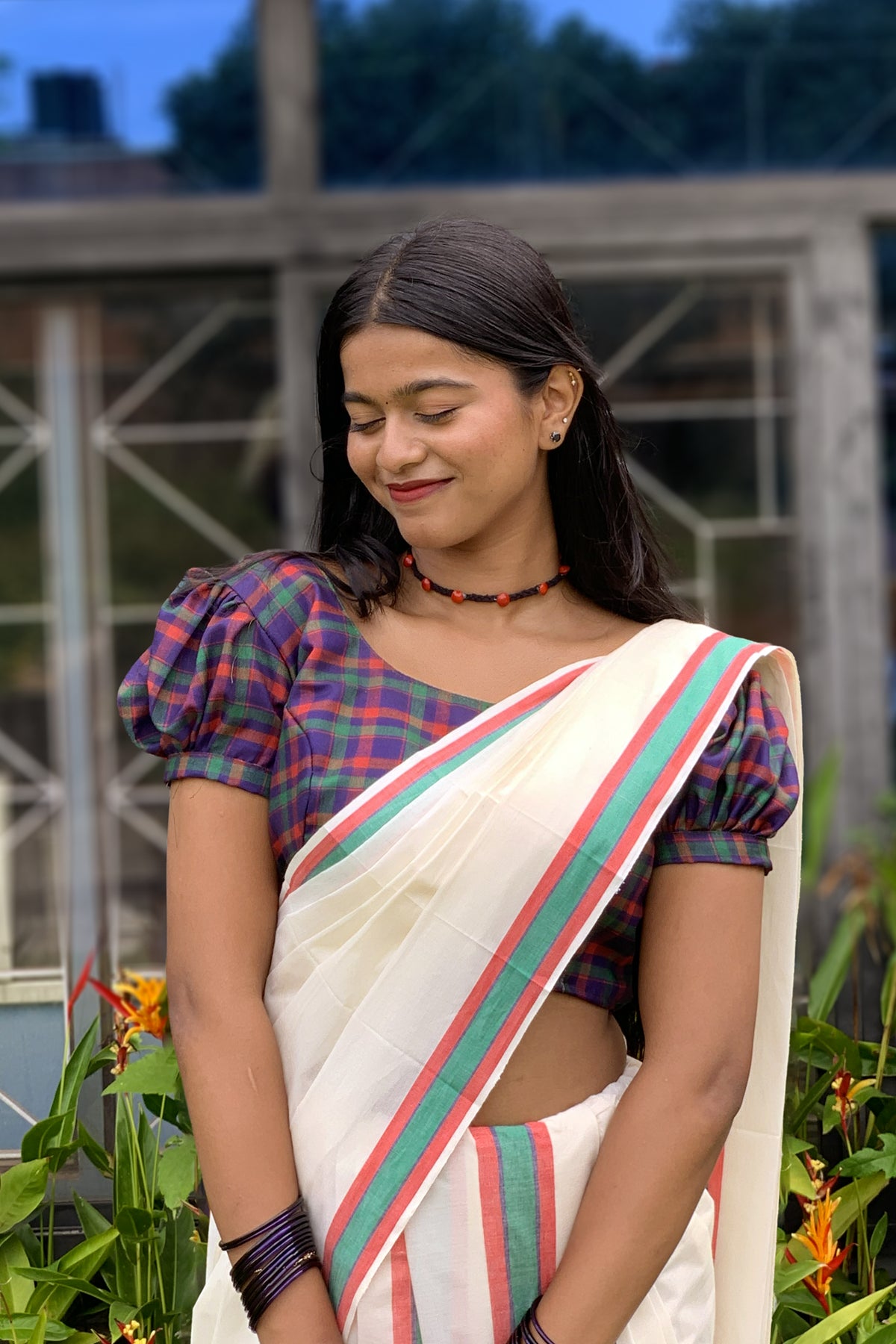 Sakhi - Mulloth Settumund with Checked Blouse Material