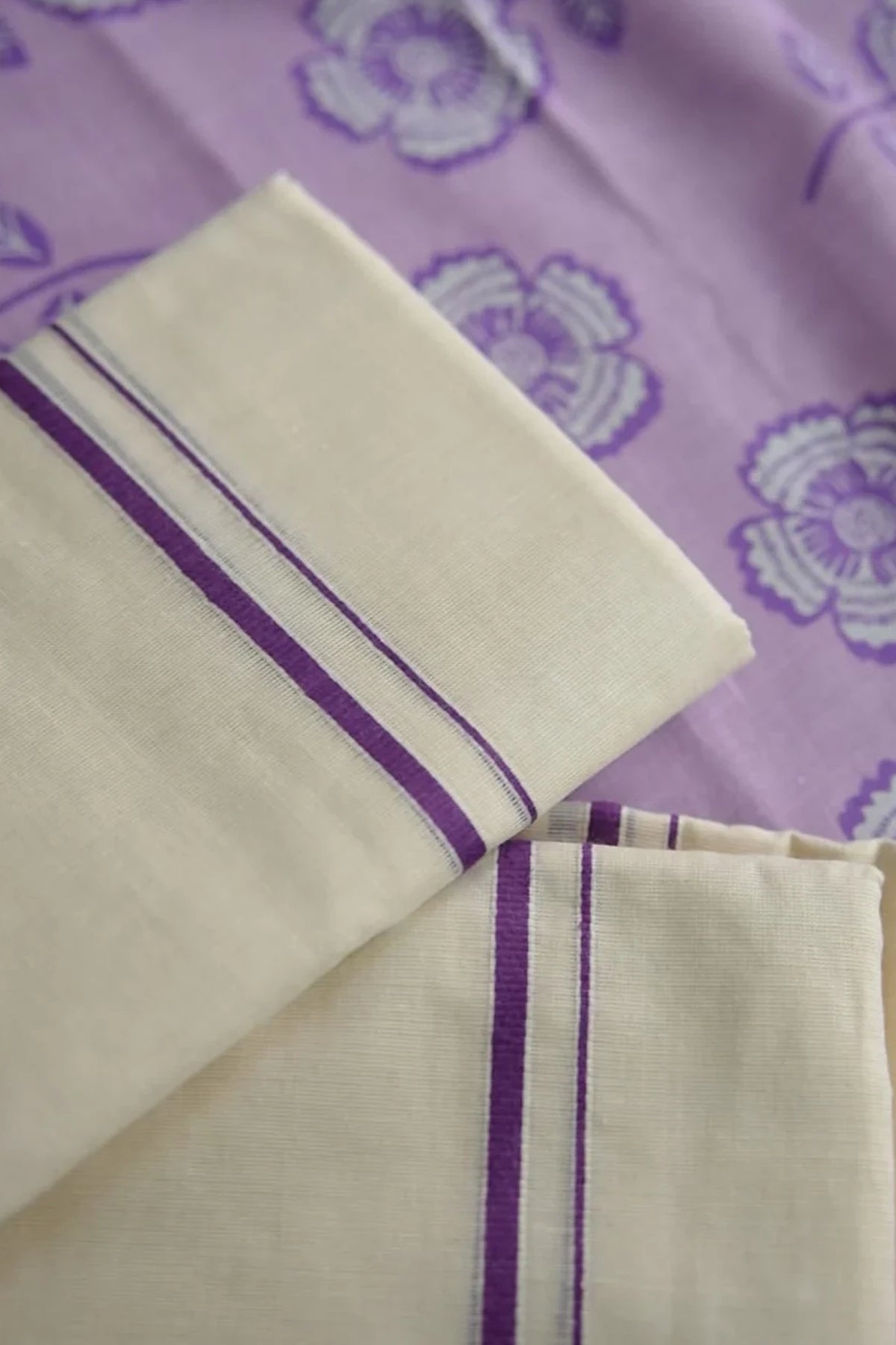 Keerthana - Puliyilakkara Settumund with Printed Blouse Material