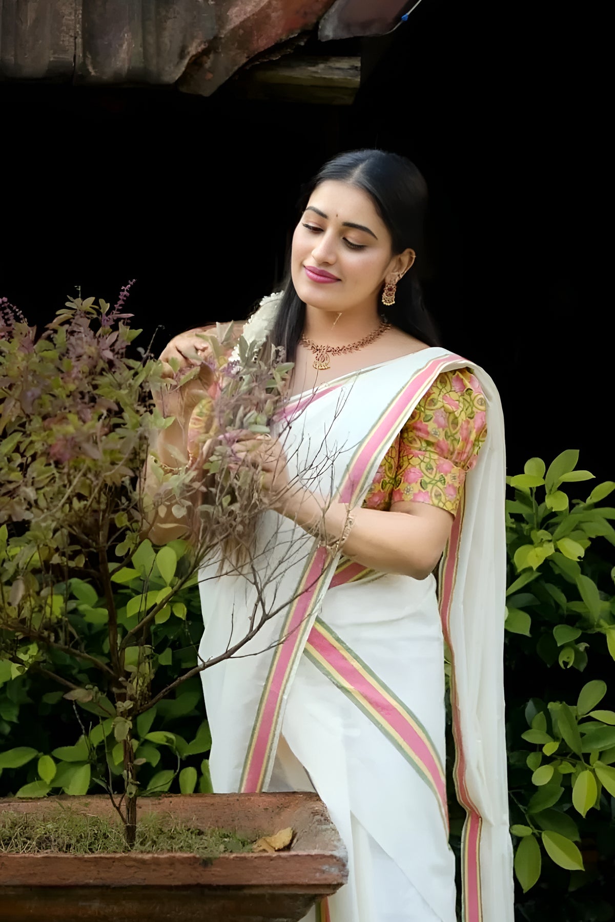 Pathma - Pure Cotton Traditional Kerala Mulloth Tri Color Settumund with Lotus Printed Blouse Material