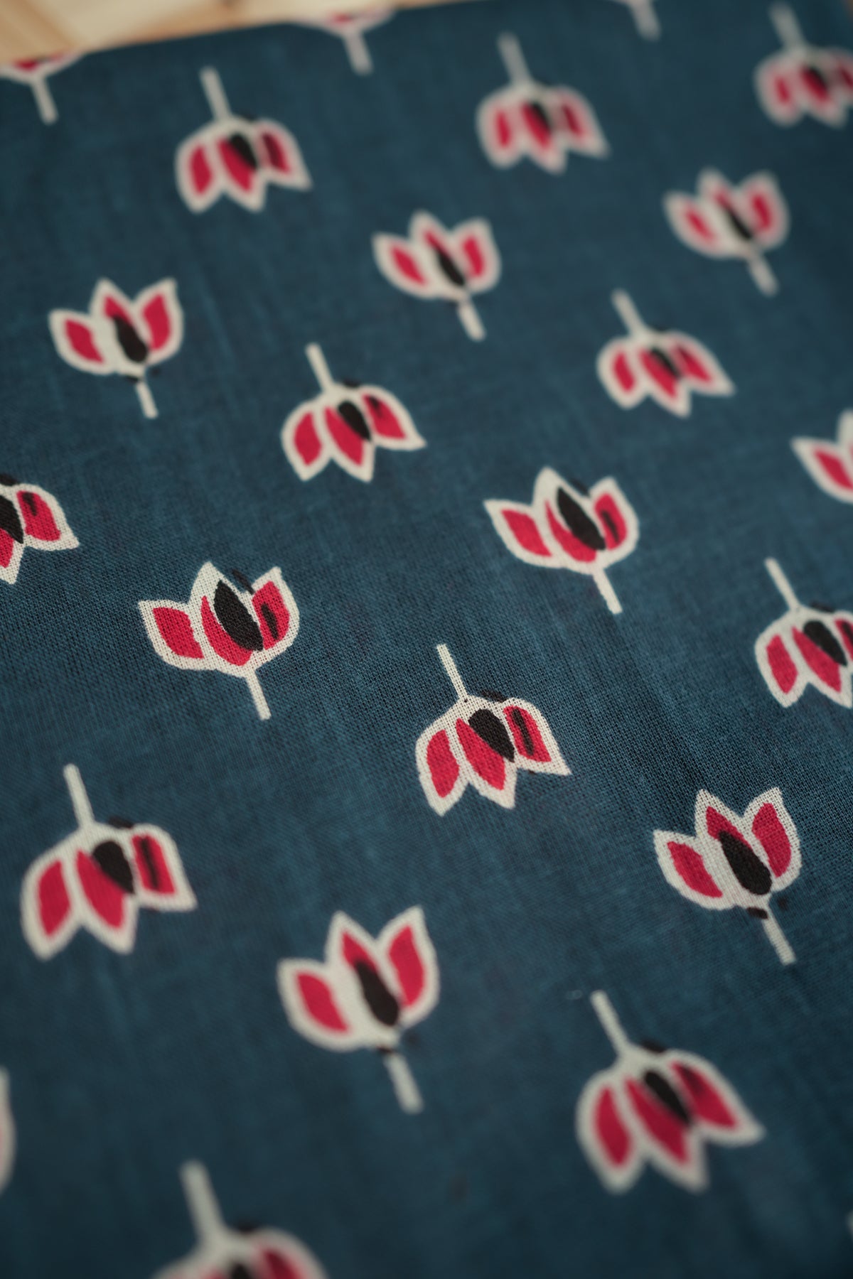 Neelathamara- Puliyilakkara Settu Mundu with Printed Blouse Material