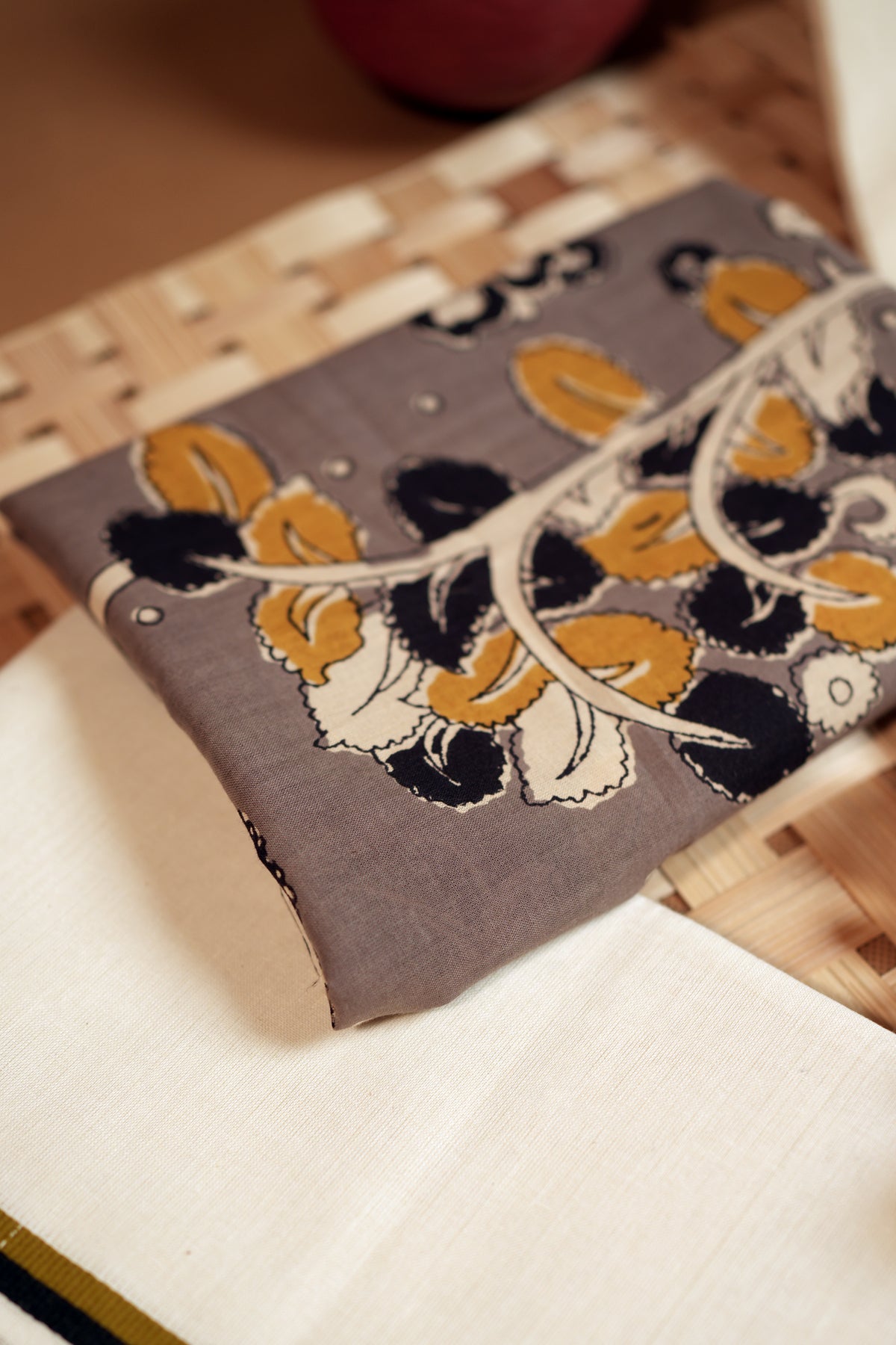 Meera - Double Puliyilakkara Settumund with Kalamkari Blouse Material