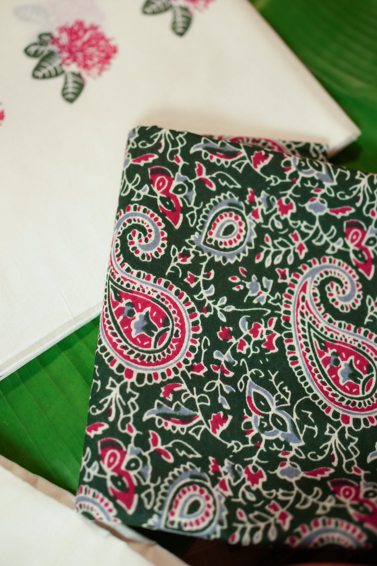 Chethi Red and Green Printed Settumund with Matching Blouse Material