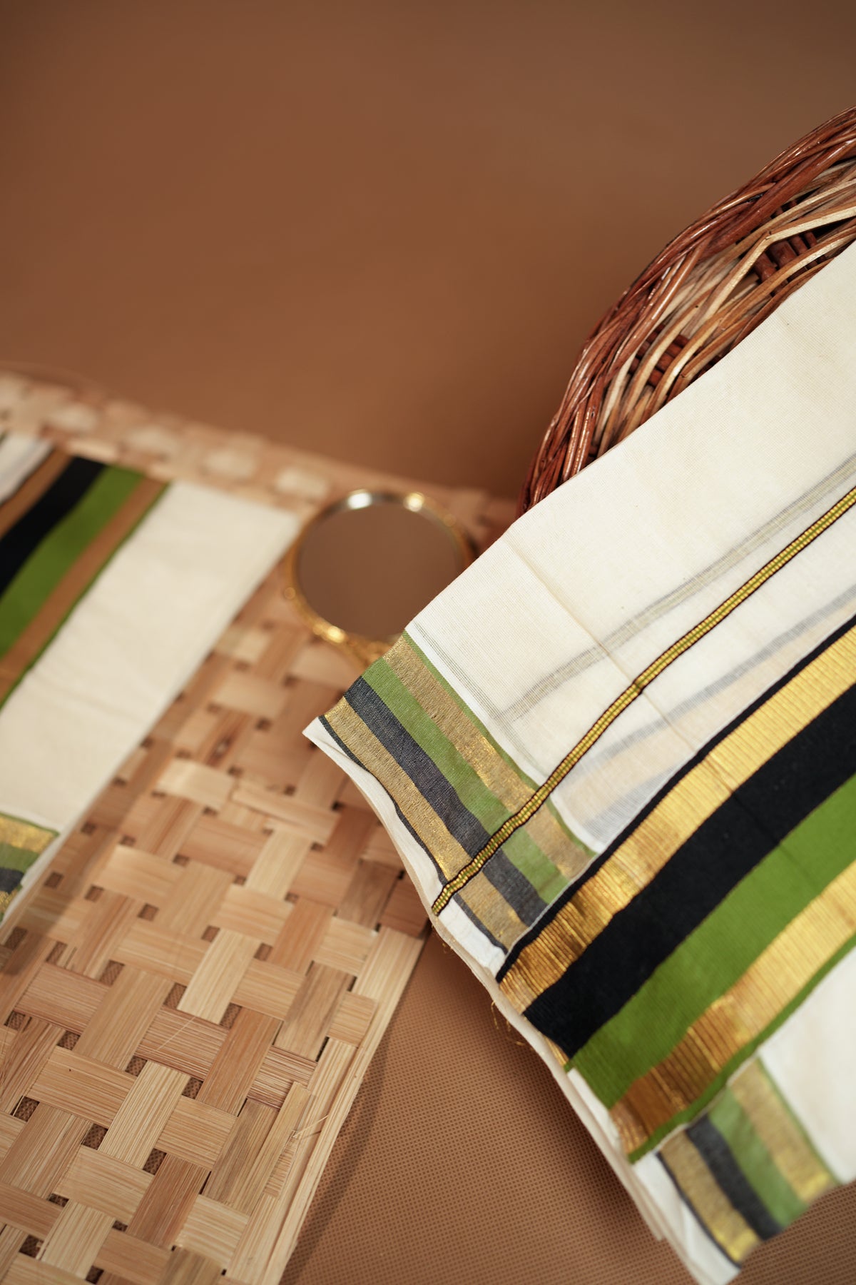 Vashya – Green and Black Kasav Settumund