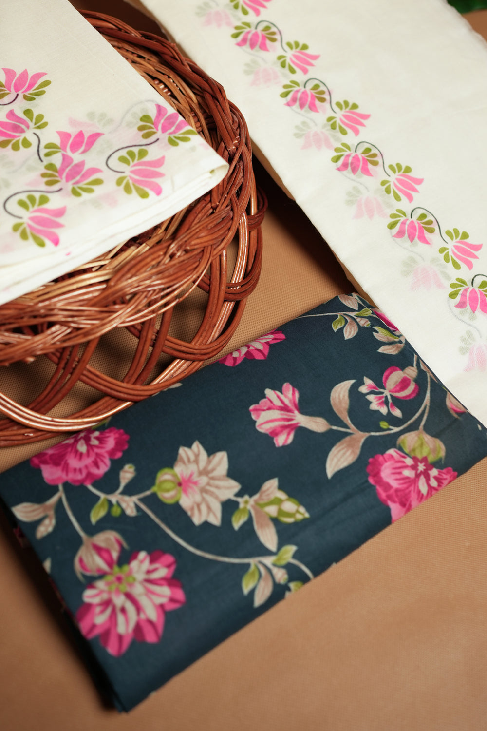 Vallithamara - Traditional Powerloom Settumundu with Floral Printed Border &amp; Matching Blouse Material
