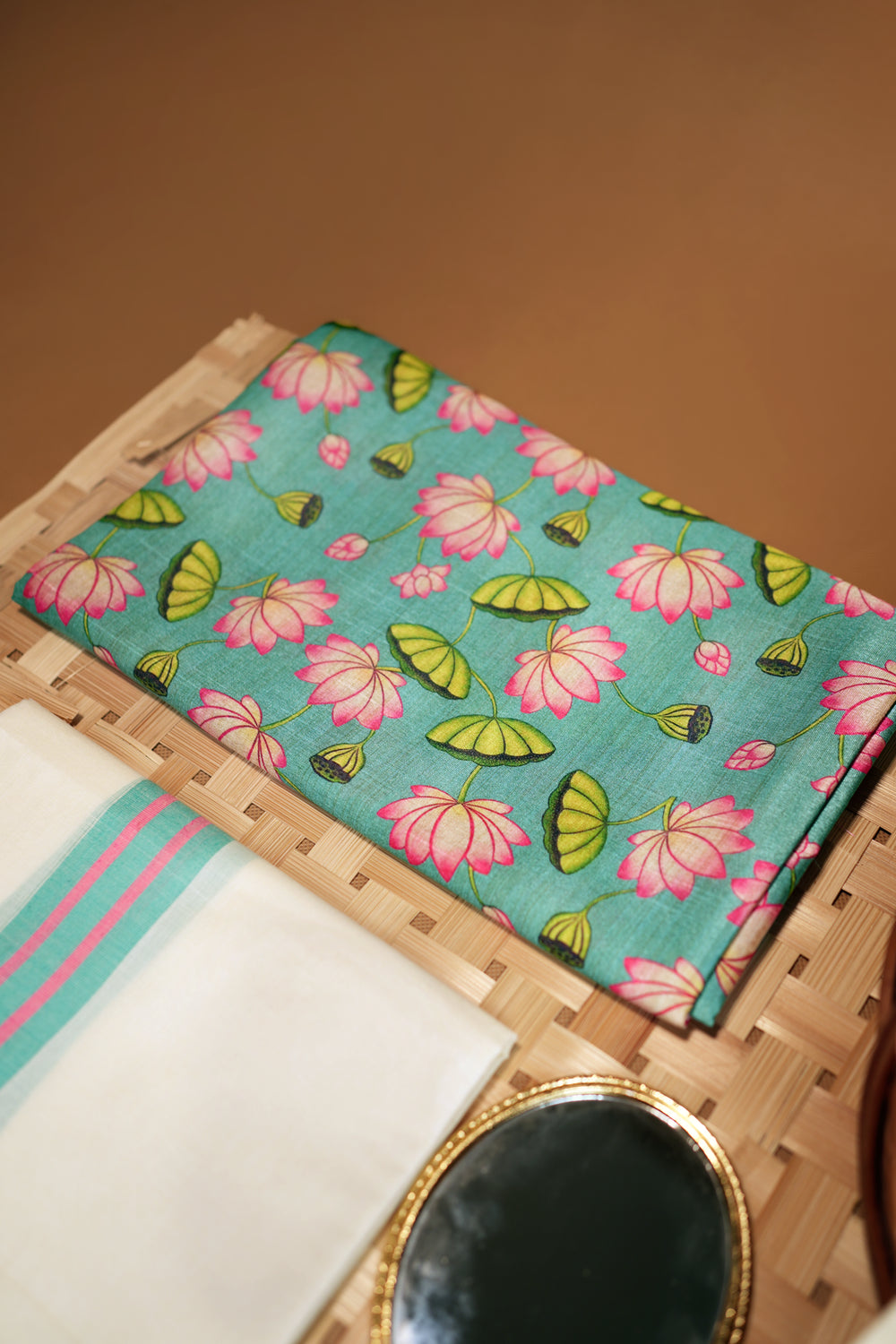 Nalini - Mulloth Settumund with Lotus Printed Silk Blouse Material