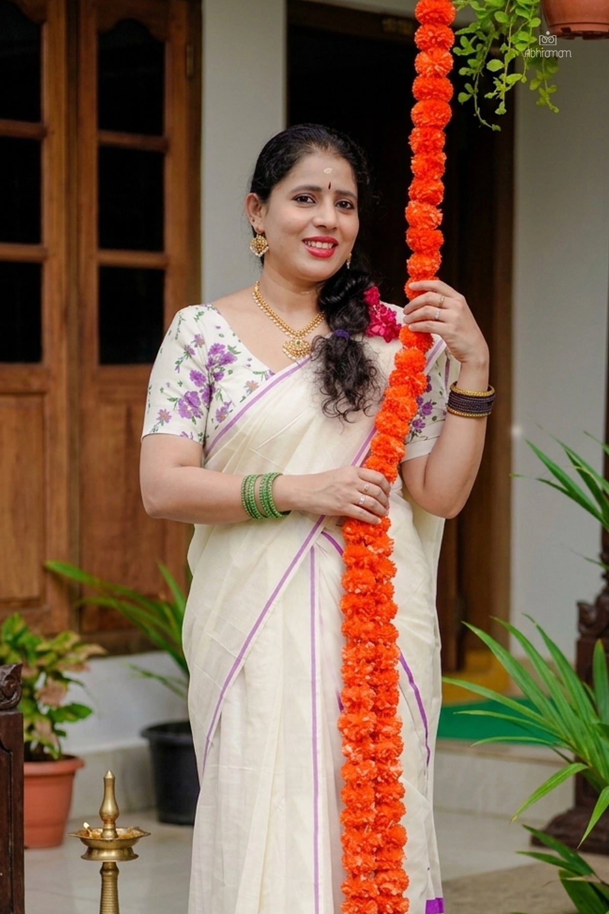 Lavanya - Puliyilakkara Settumund with Printed Blouse Material