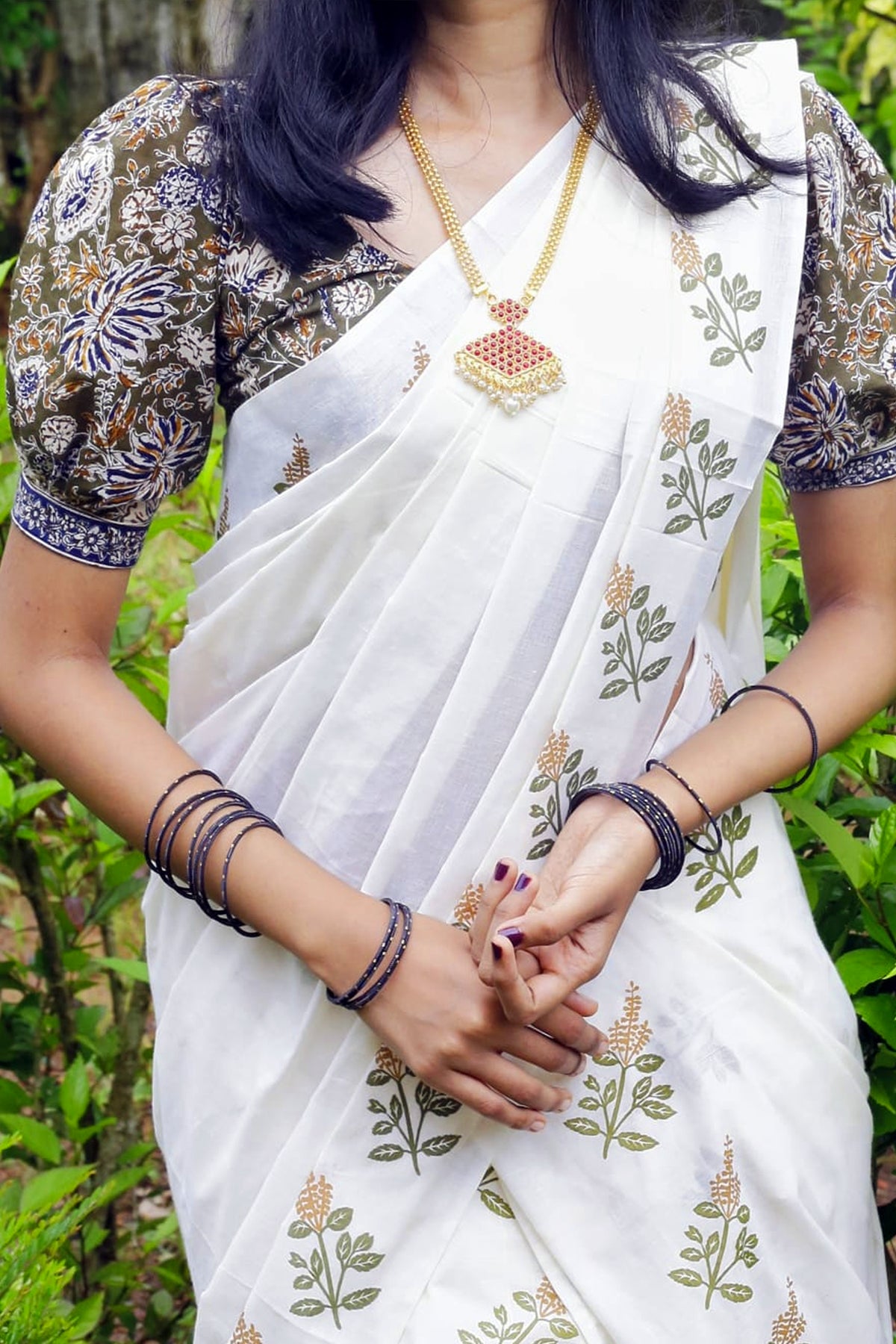 Thulasi Printed Settumund with Matching Blouse Material