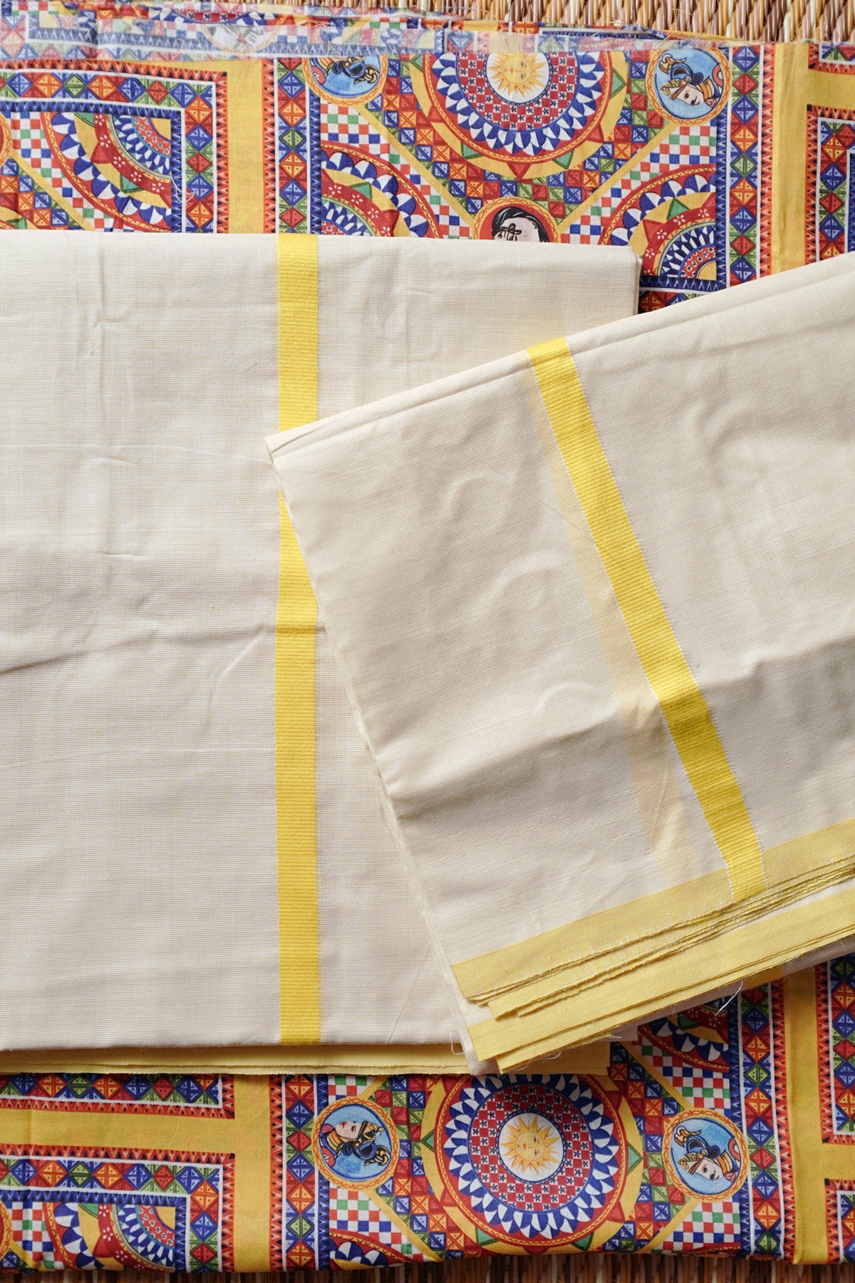 Mithravinda – Yellow Kattikara Settumundu with Printed Blouse Material