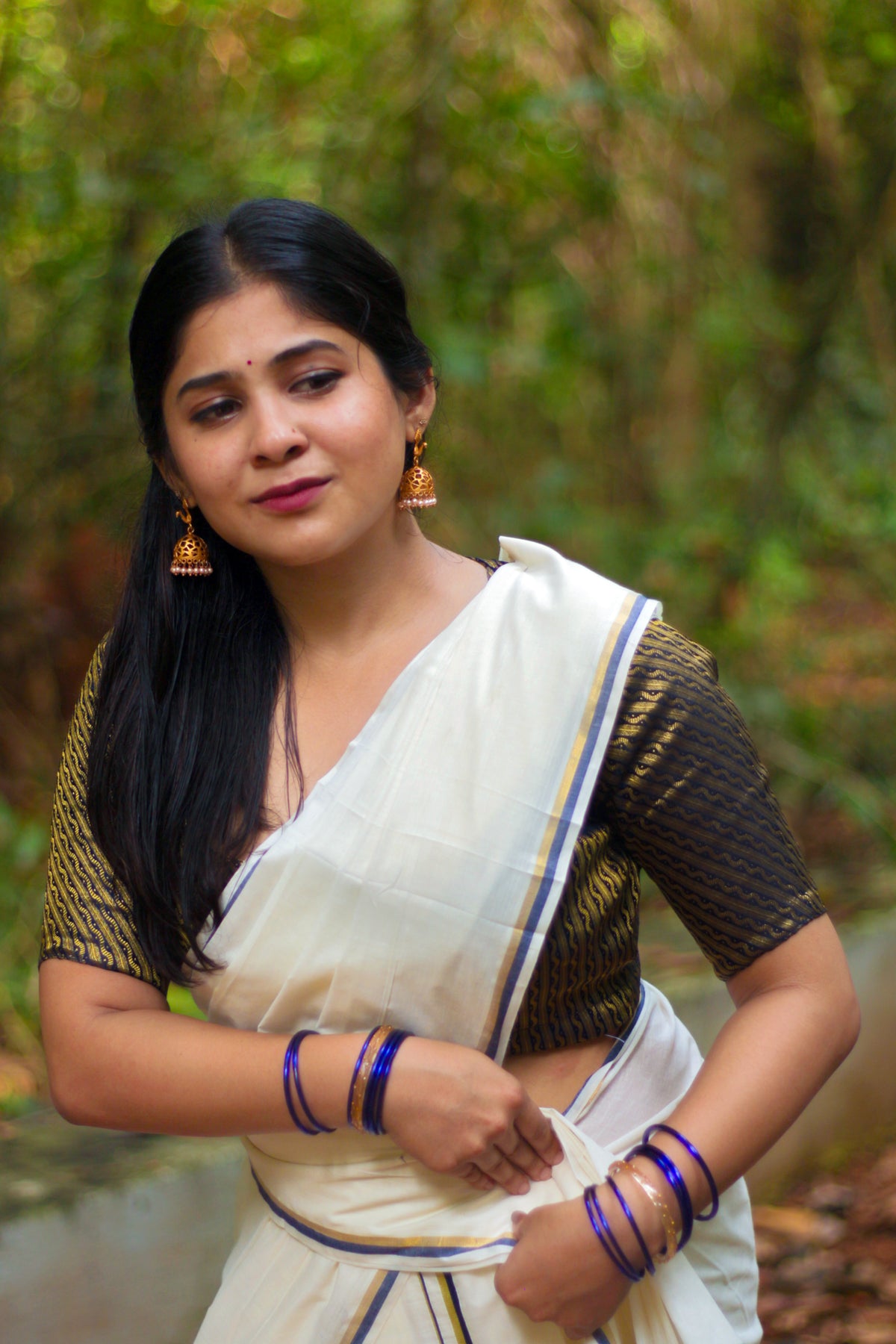 Manjari – Golden and Blue Kasavu Puliyilakkara Settumund with Brocade Blouse Material