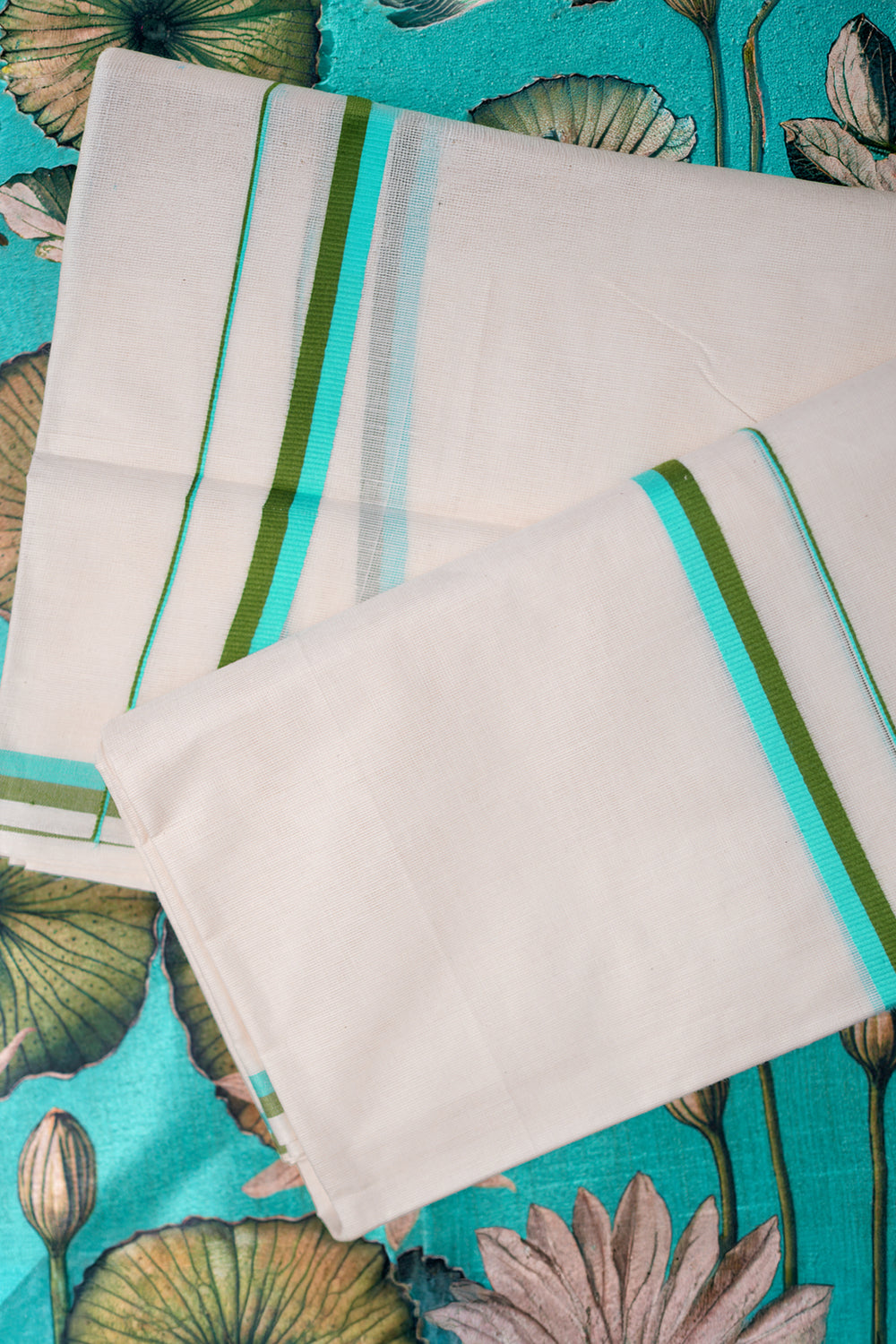 Aambal - Traditional Settumundu with Matching Blouse Material