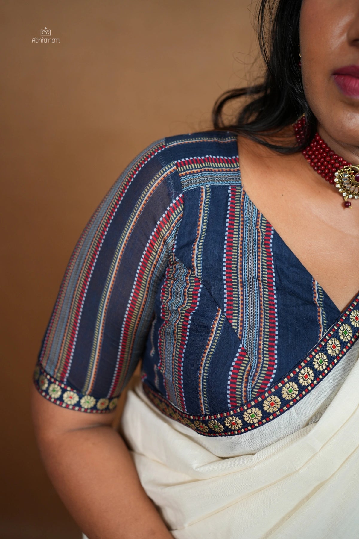 Kasthuri - Settumundu with Matching Blouse Material