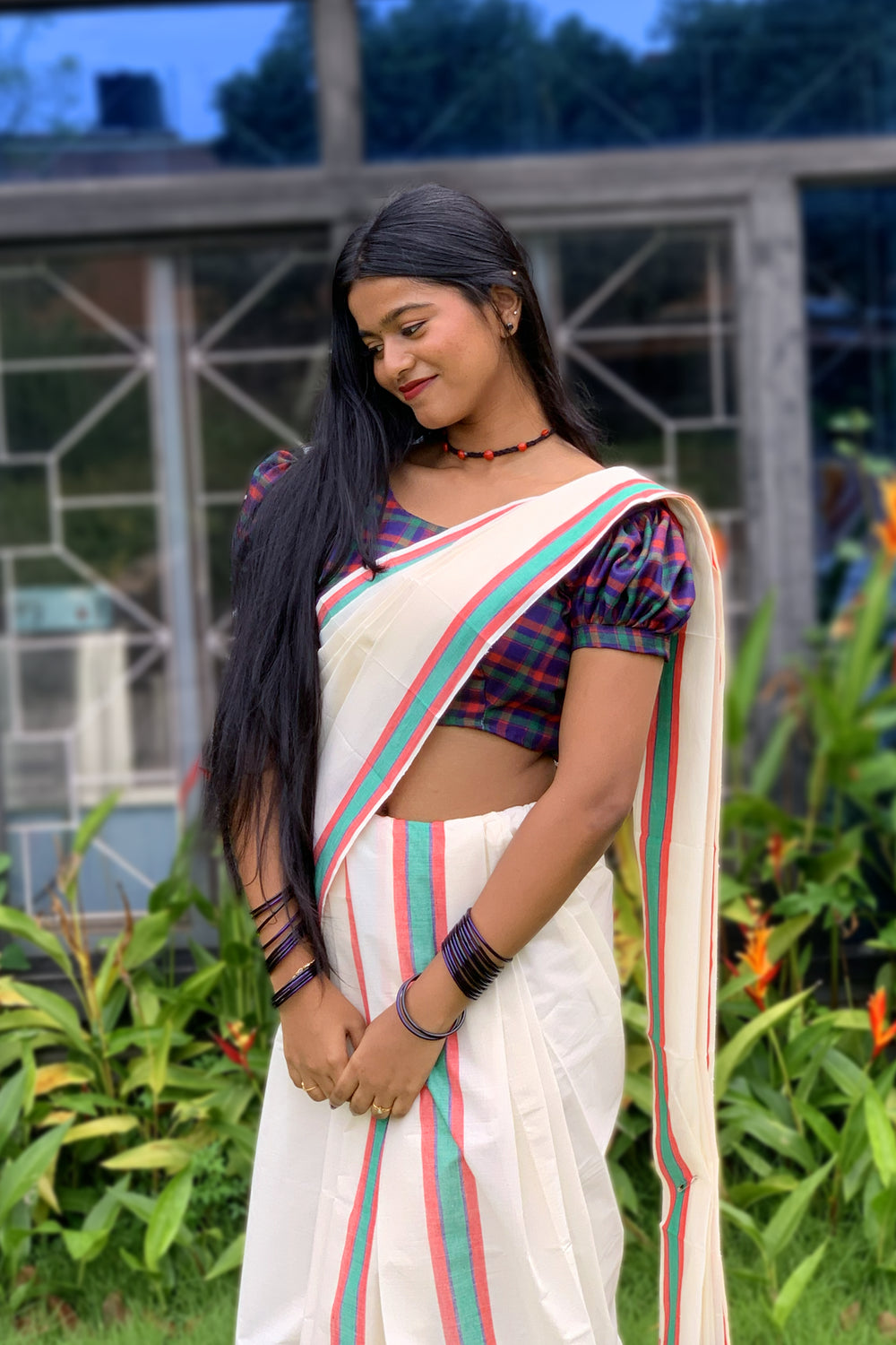 Sakhi - Mulloth Settumund with Checked Blouse Material