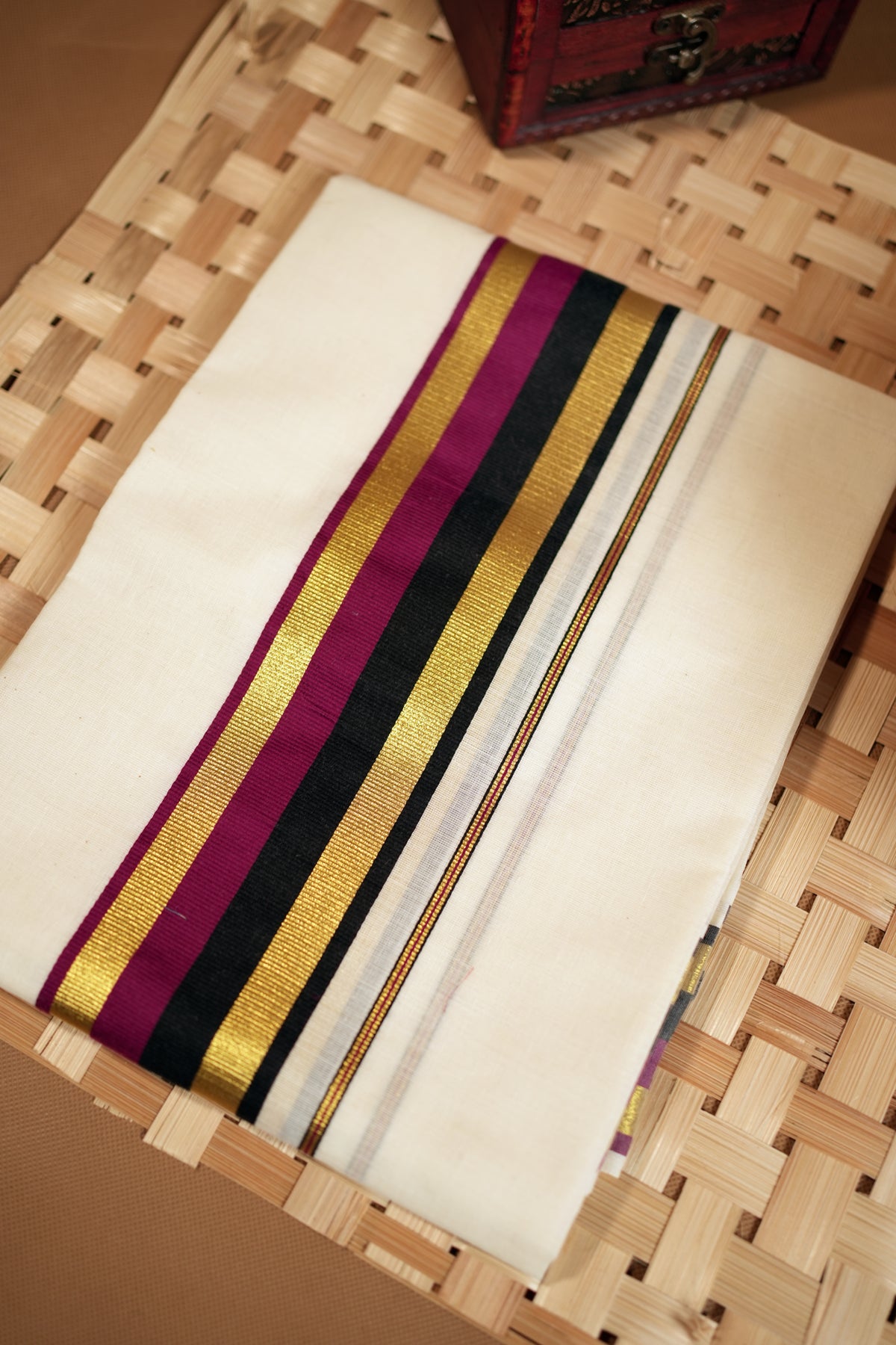 Ganga – Maroon and Black Kasav Settumund with Matching Blouse Material