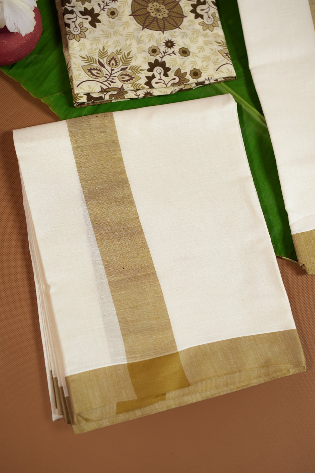 Vamika - Quality Settmundu With Matching Blouse Material