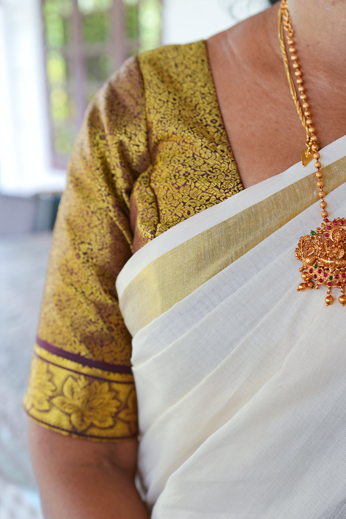 Vanya – Violet & Golden Kasavu Settumundu with Brocade Blouse Material