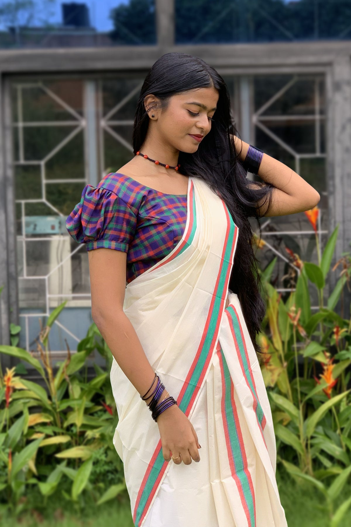 Sakhi - Mulloth Settumund with Checked Blouse Material