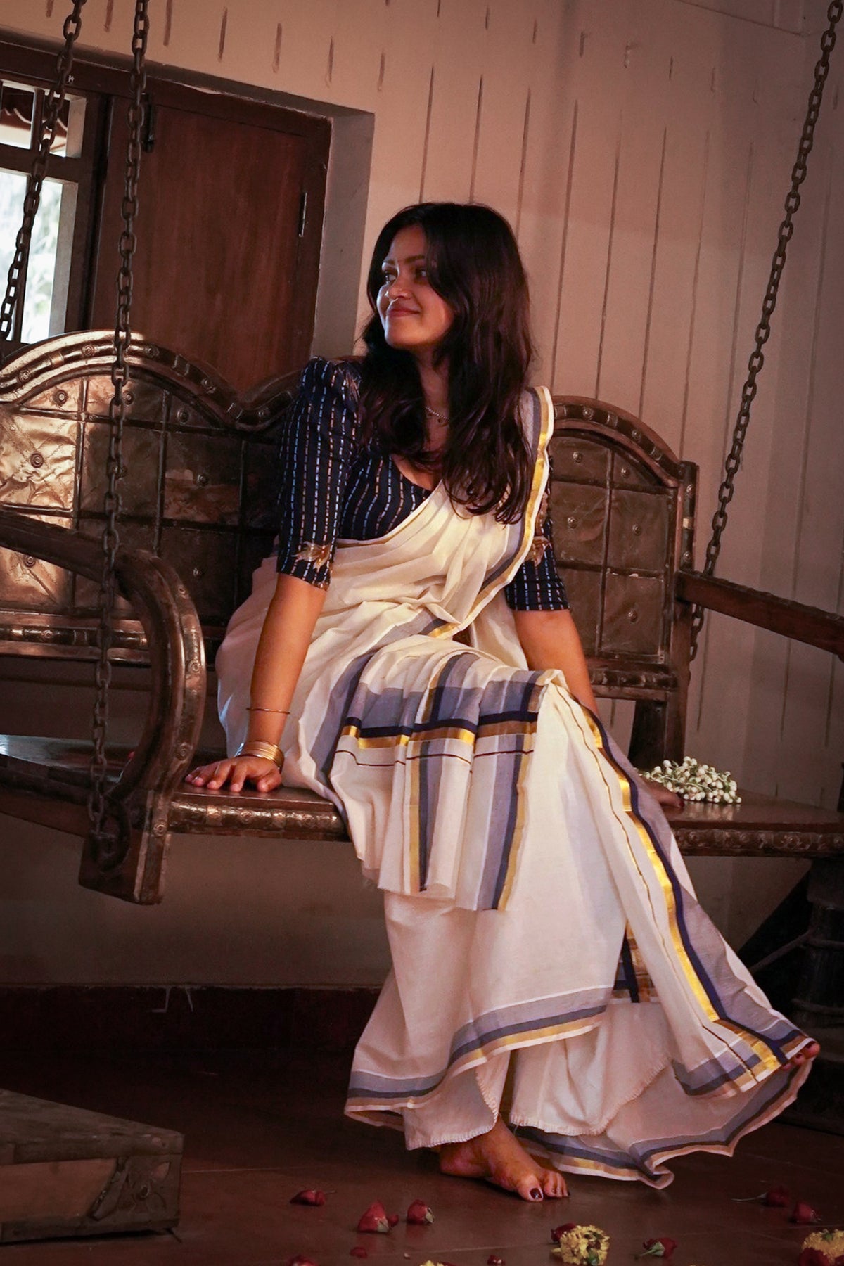 Neelima – Dark Blue and Golden Kasav Settumund with Designer Blouse Material