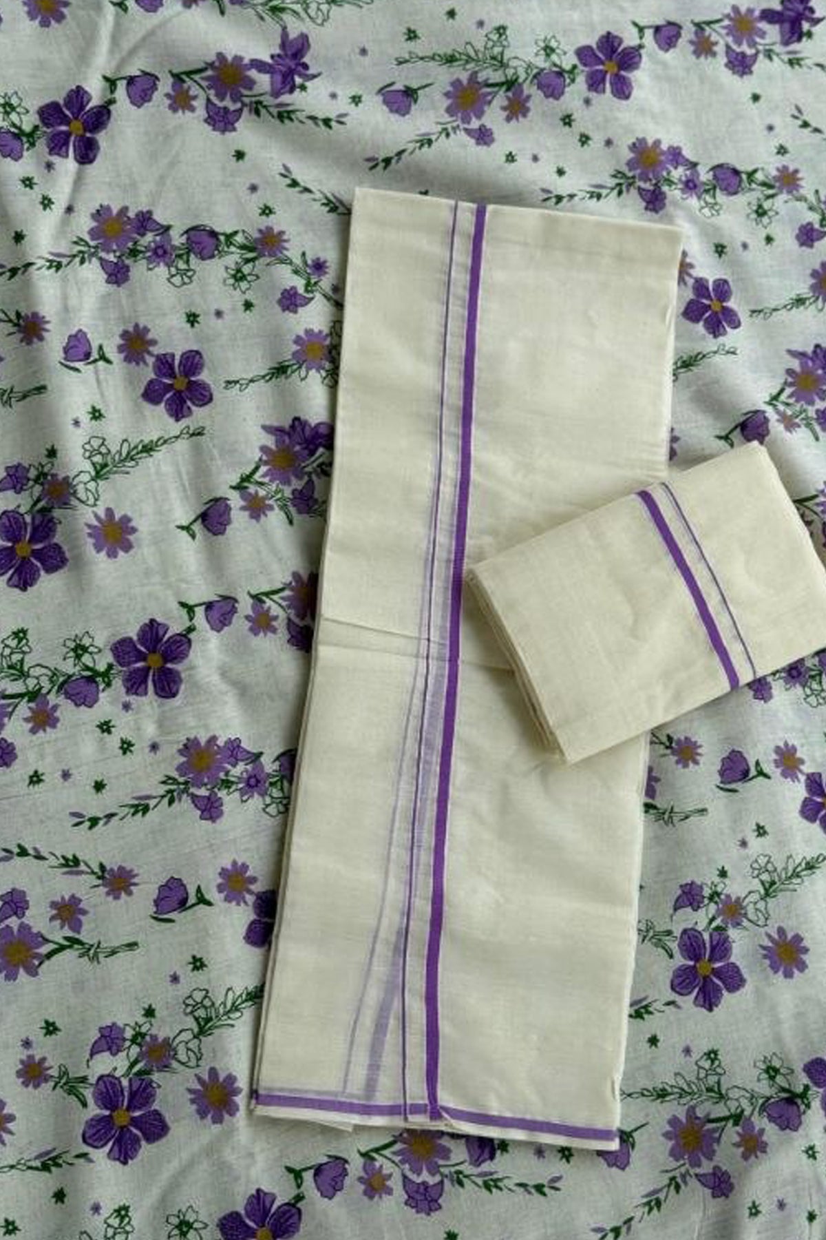 Lavanya - Puliyilakkara Settumund with Printed Blouse Material