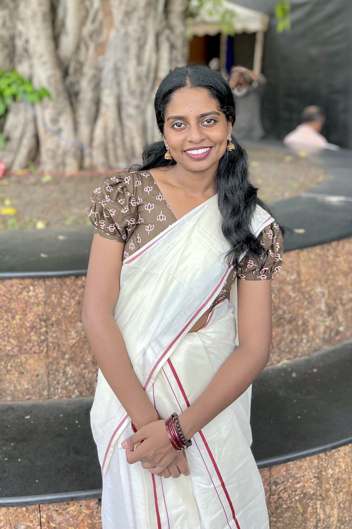 Shivani - Maroon Puliyilakkara Settumund with Lotus Printed Blouse Material