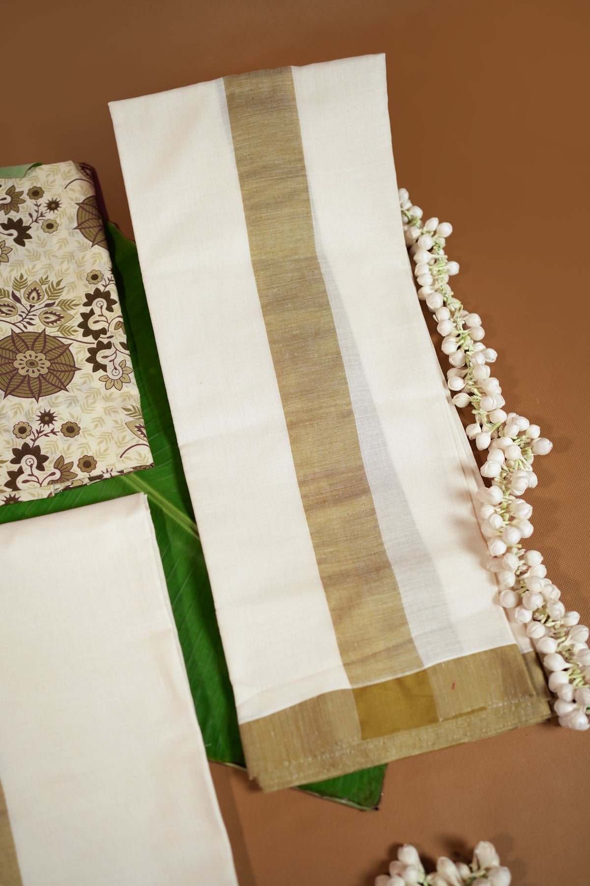 Vamika - Quality Settmundu With Matching Blouse Material