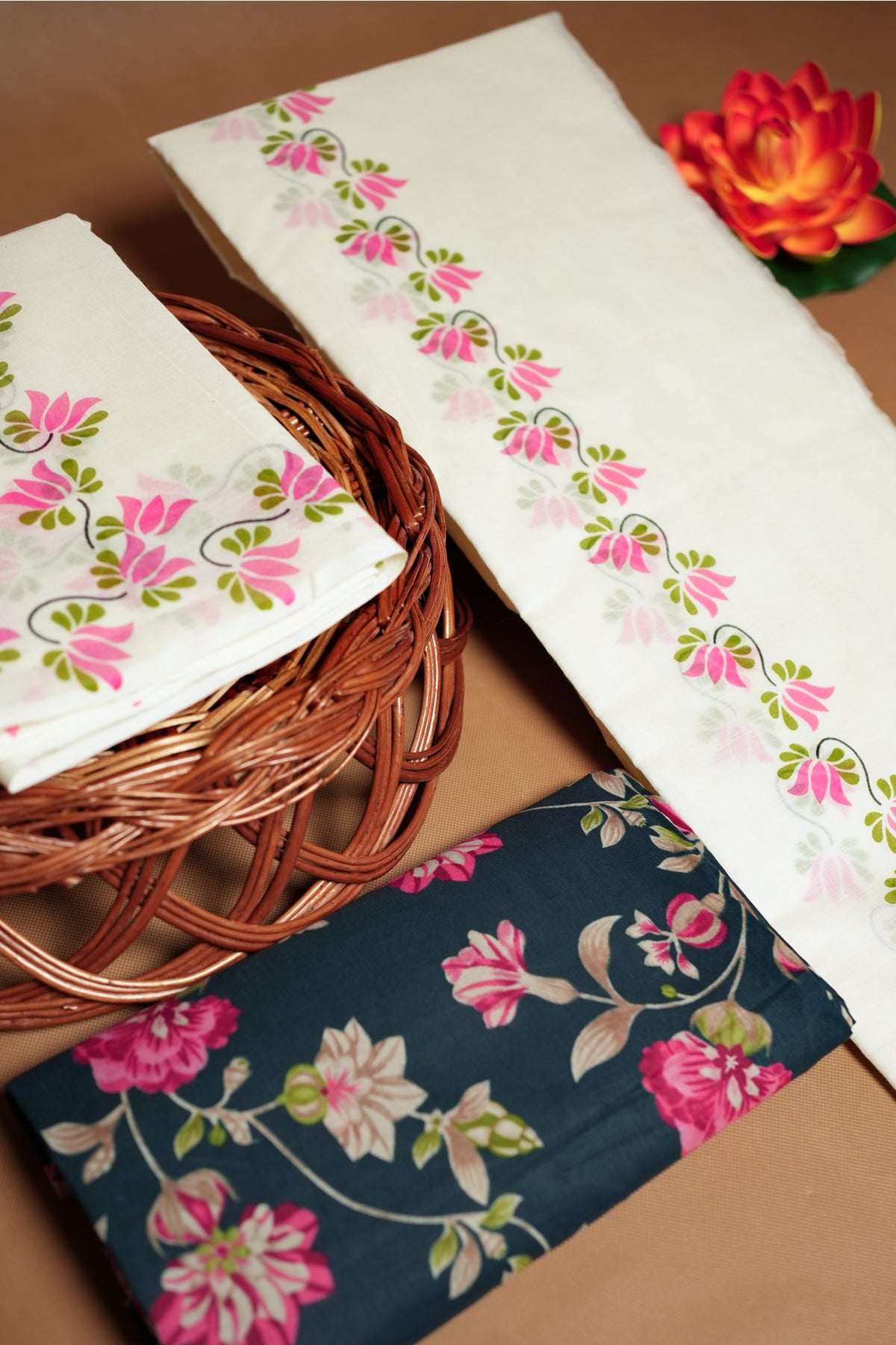 Vallithamara - Traditional Powerloom Settumundu with Floral Printed Border &amp; Matching Blouse Material