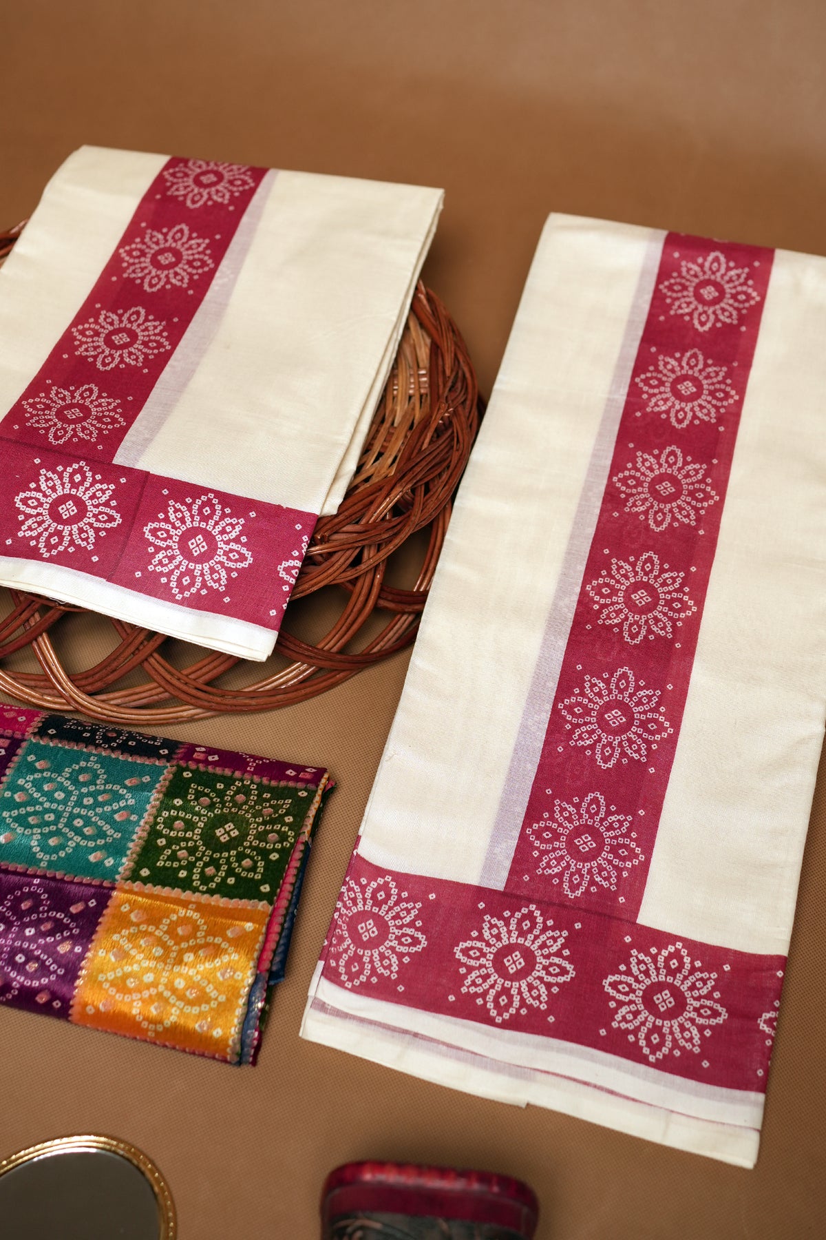 Bhandhini Red Printed Settumundu with Matching Blouse Material