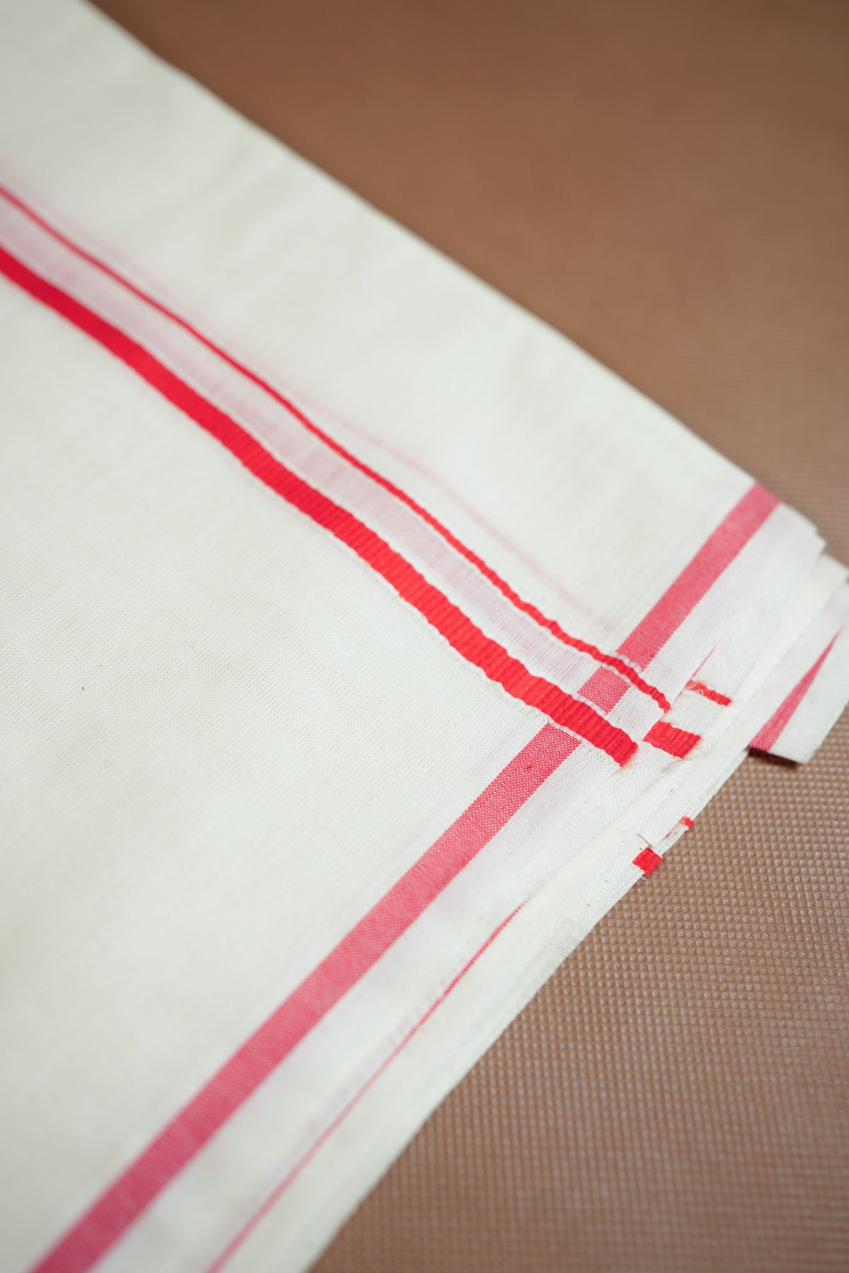 Neelathamara- Puliyilakkara Settu Mundu with Printed Blouse Material