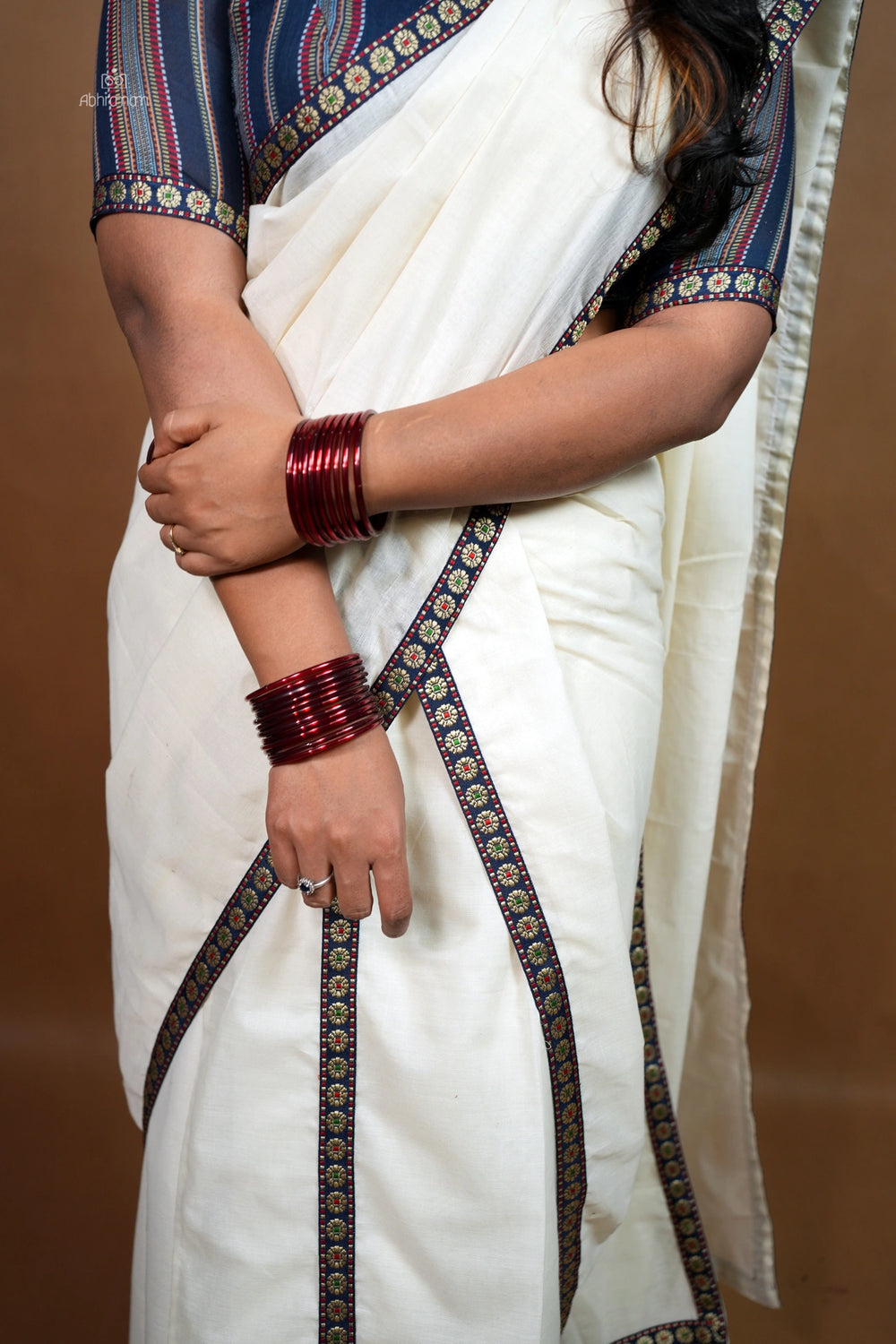 Kasthuri - Settumundu with Matching Blouse Material