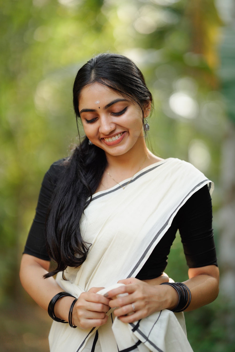 Syamili -Black Puliyilakkara Settumundu Only