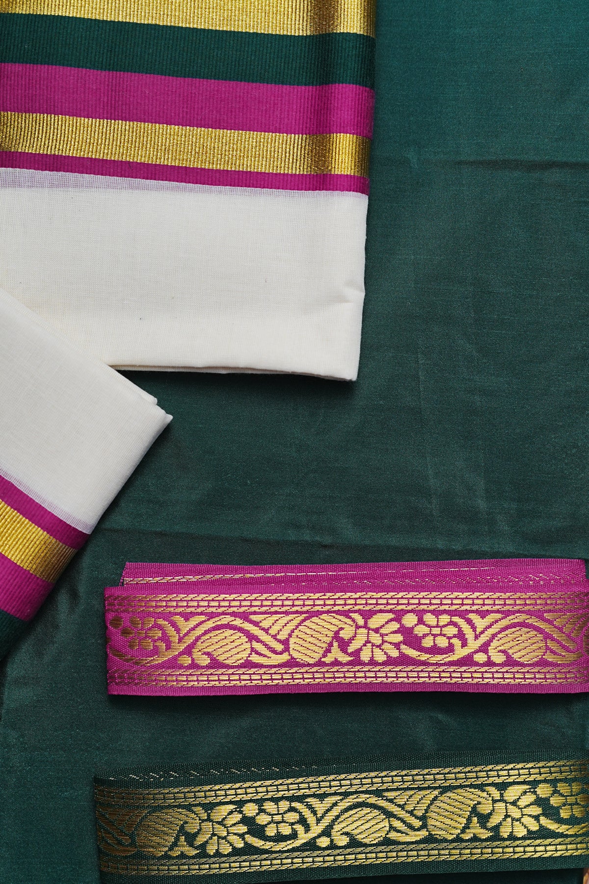 Sindhu – Magenta and Green Kasav Settumund with Matching Blouse Material