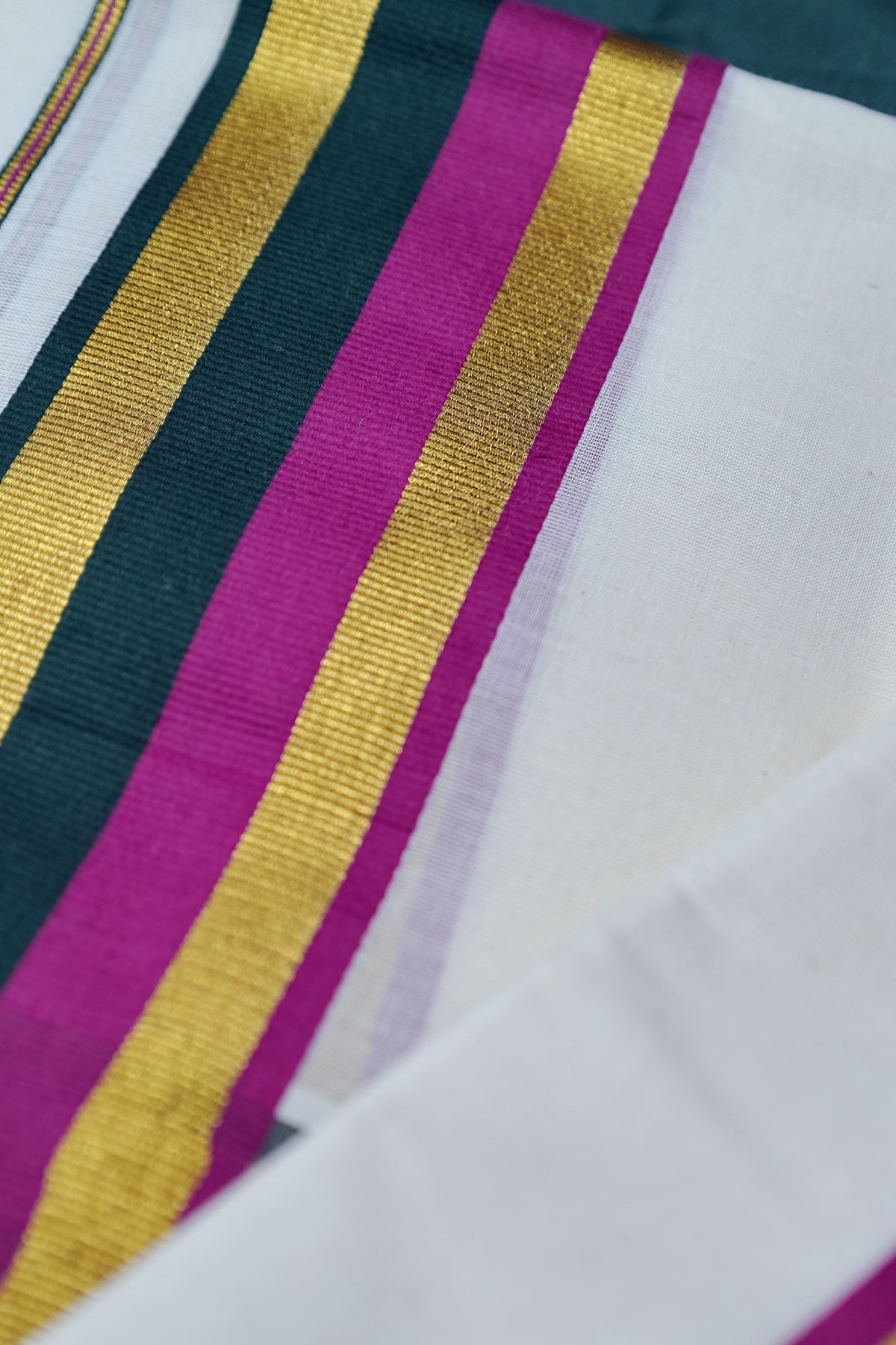 Sindhu – Magenta and Green Kasav Settumund with Matching Blouse Material