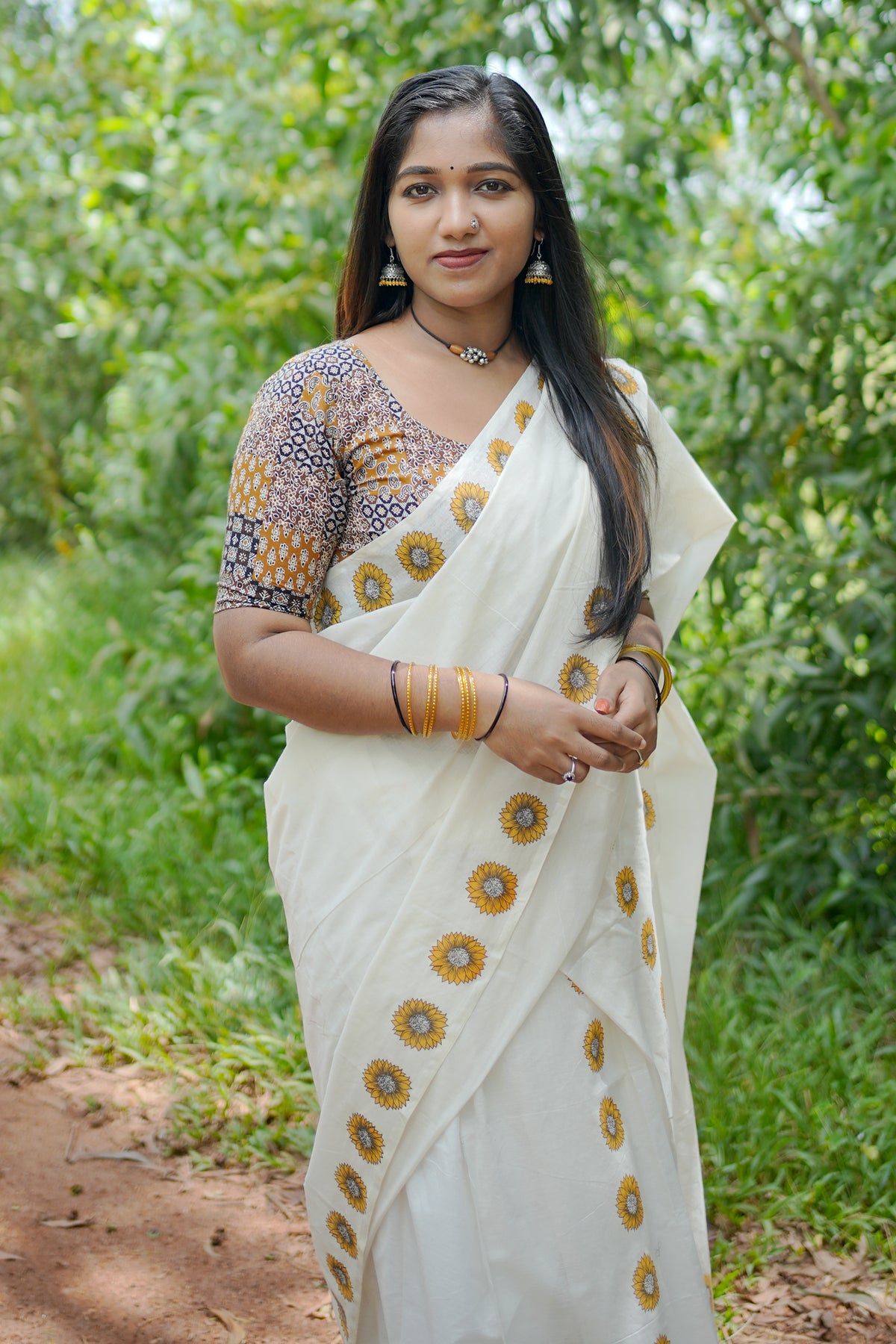 Sooryakandhi Printed Settumundu with Matching Blouse Material