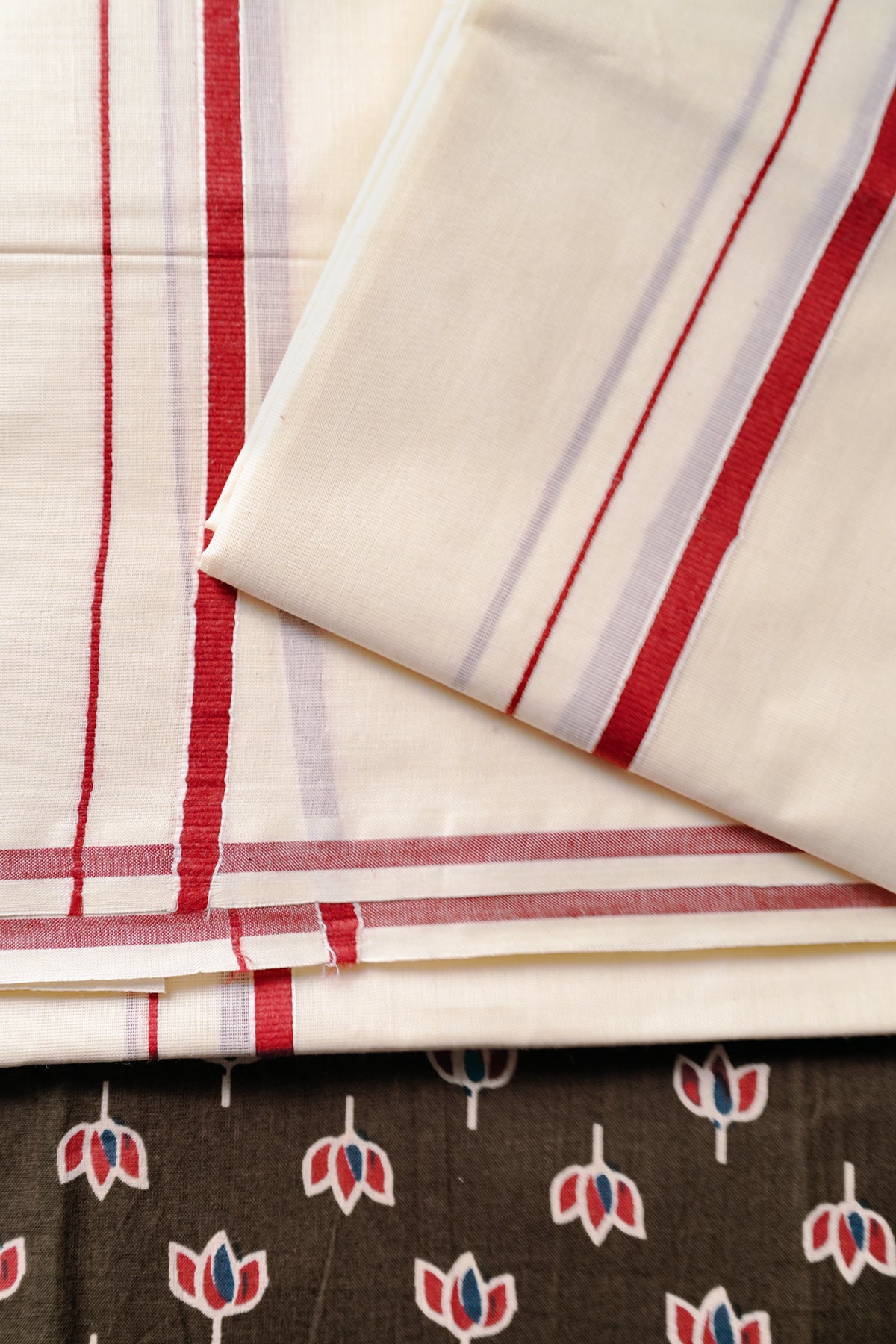 Thamara -Traditional Settumundu with Printed Brown Blouse Material