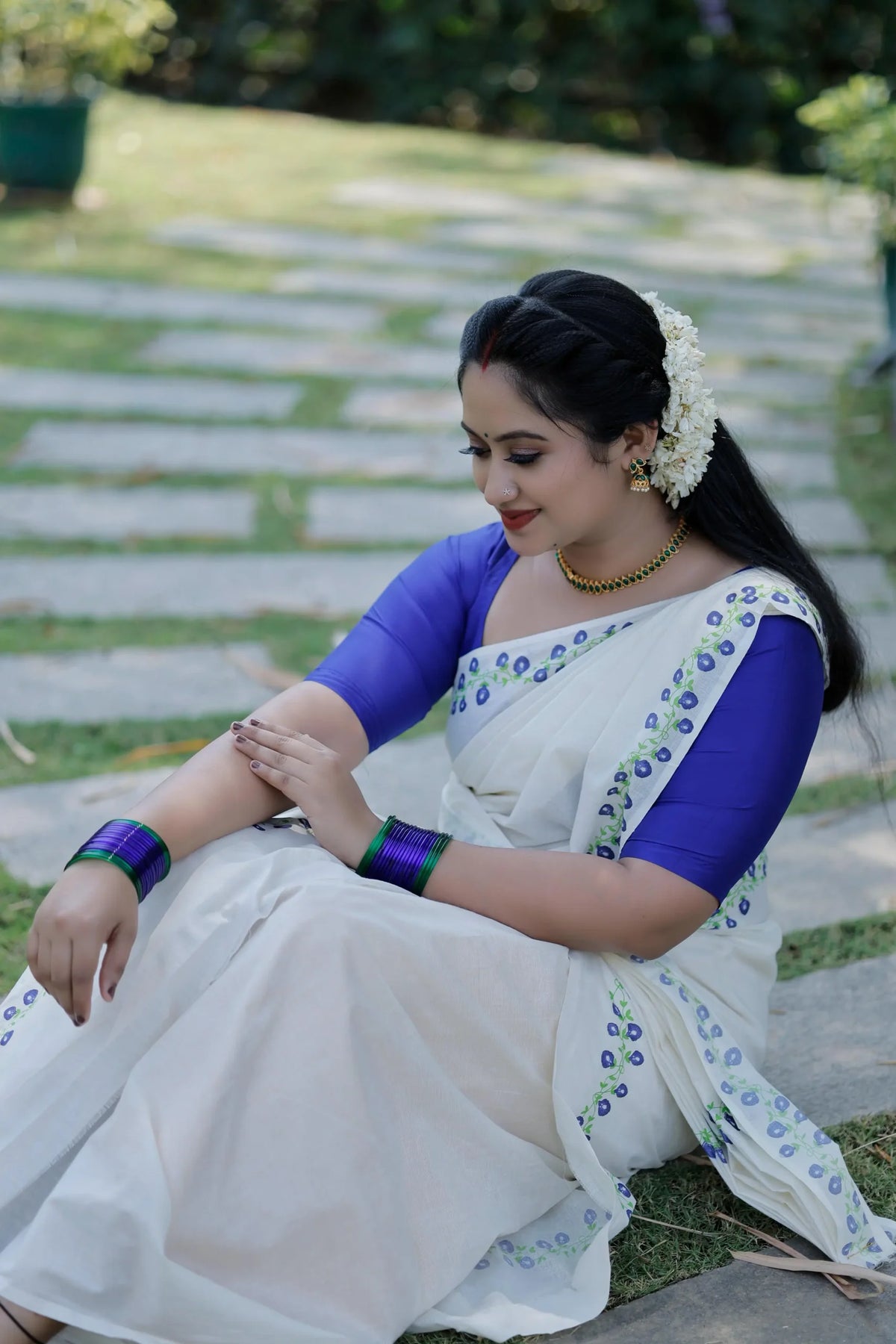 Shangupushpam Printed Settumund with Matching Blouse Material