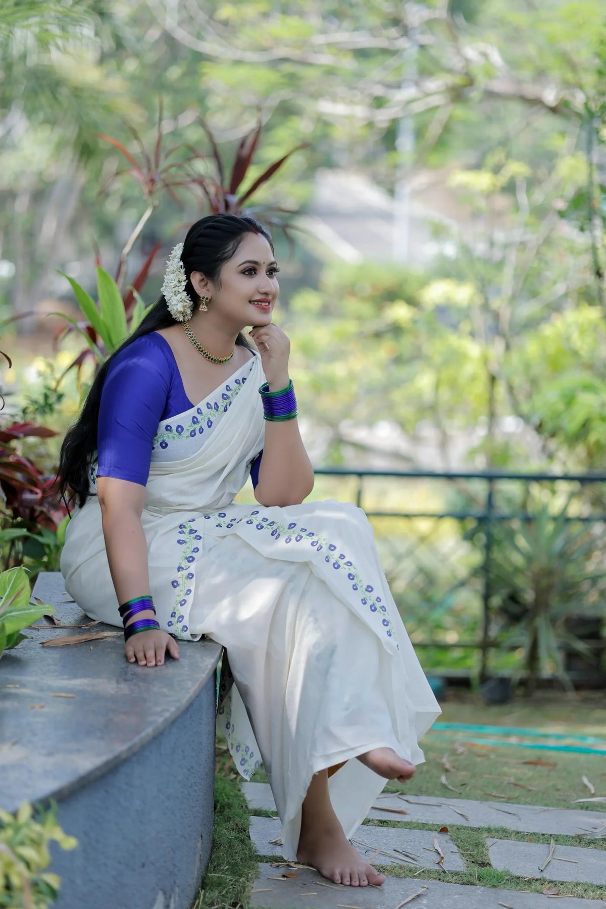 Shangupushpam Printed Settumund with Matching Blouse Material