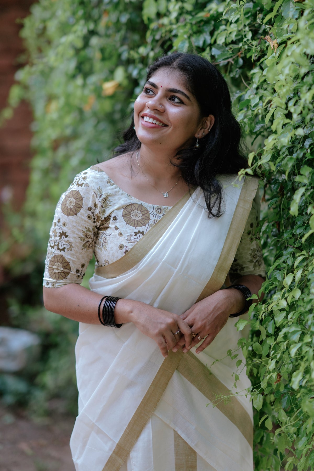 Vamika - Quality Settmundu With Matching Blouse Material