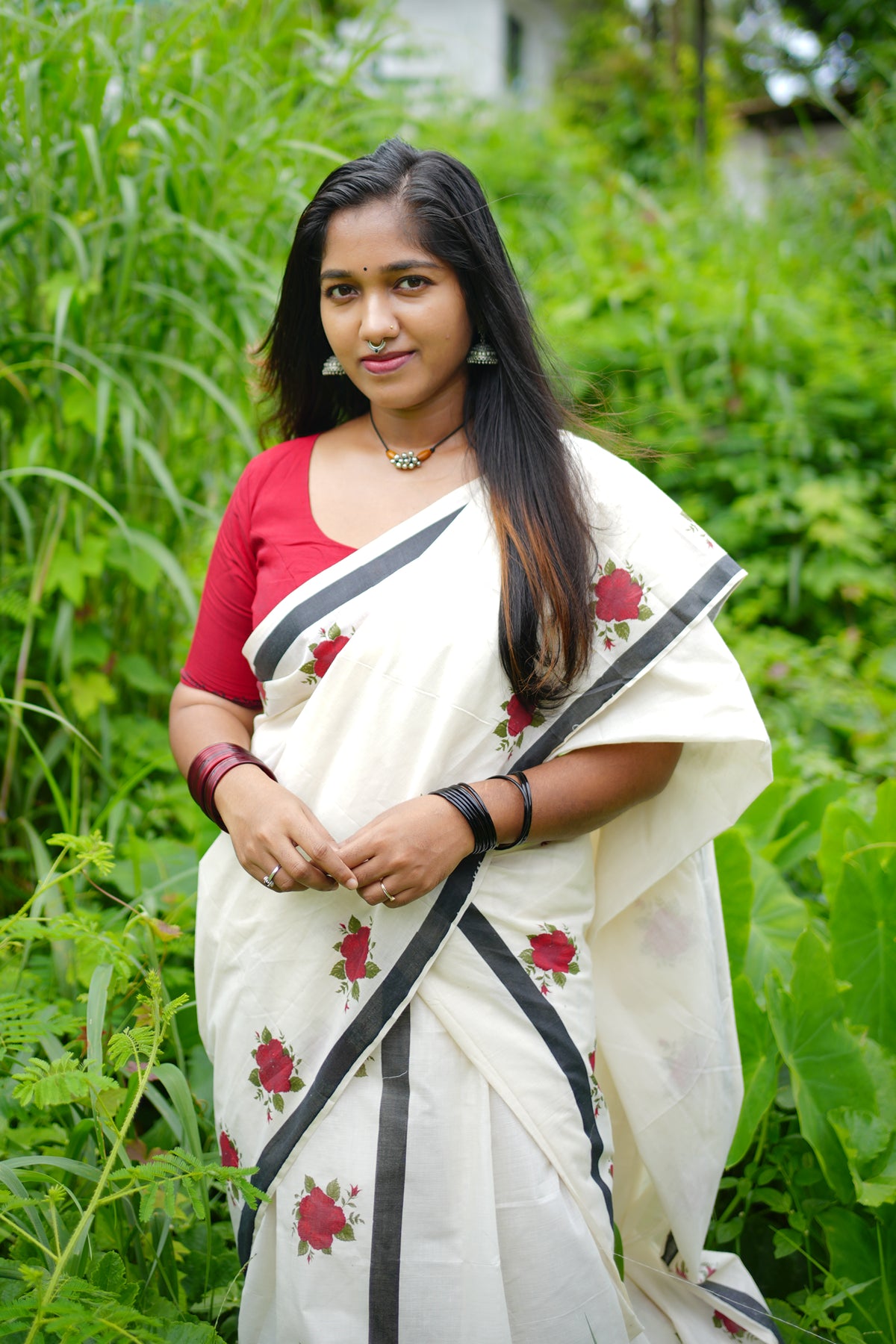 Chembarathi Red Screen Printed Puliyilakkara Settumund with Matching Printed Blouse Material
