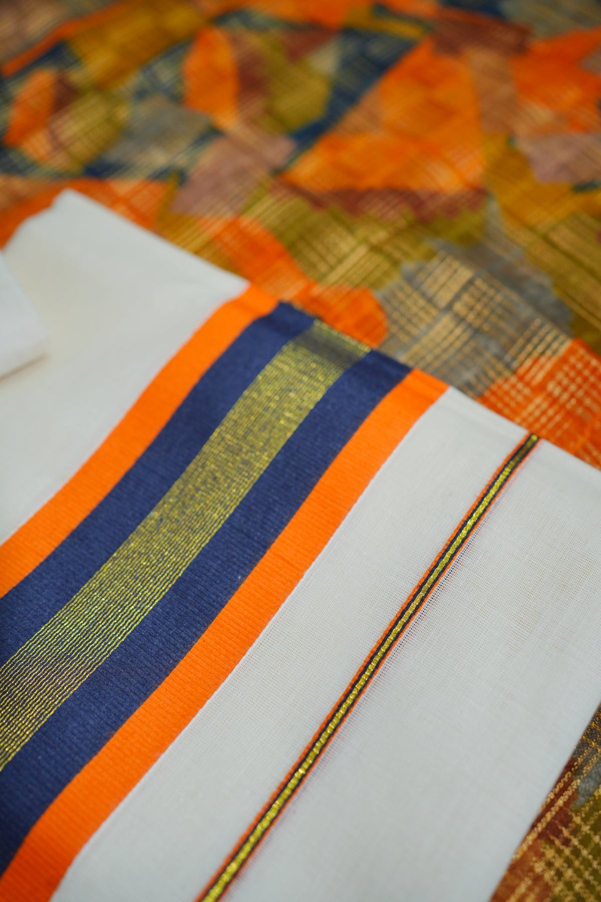 Jyothirmayi Settumundu with Multicolour Printed Blouse Material